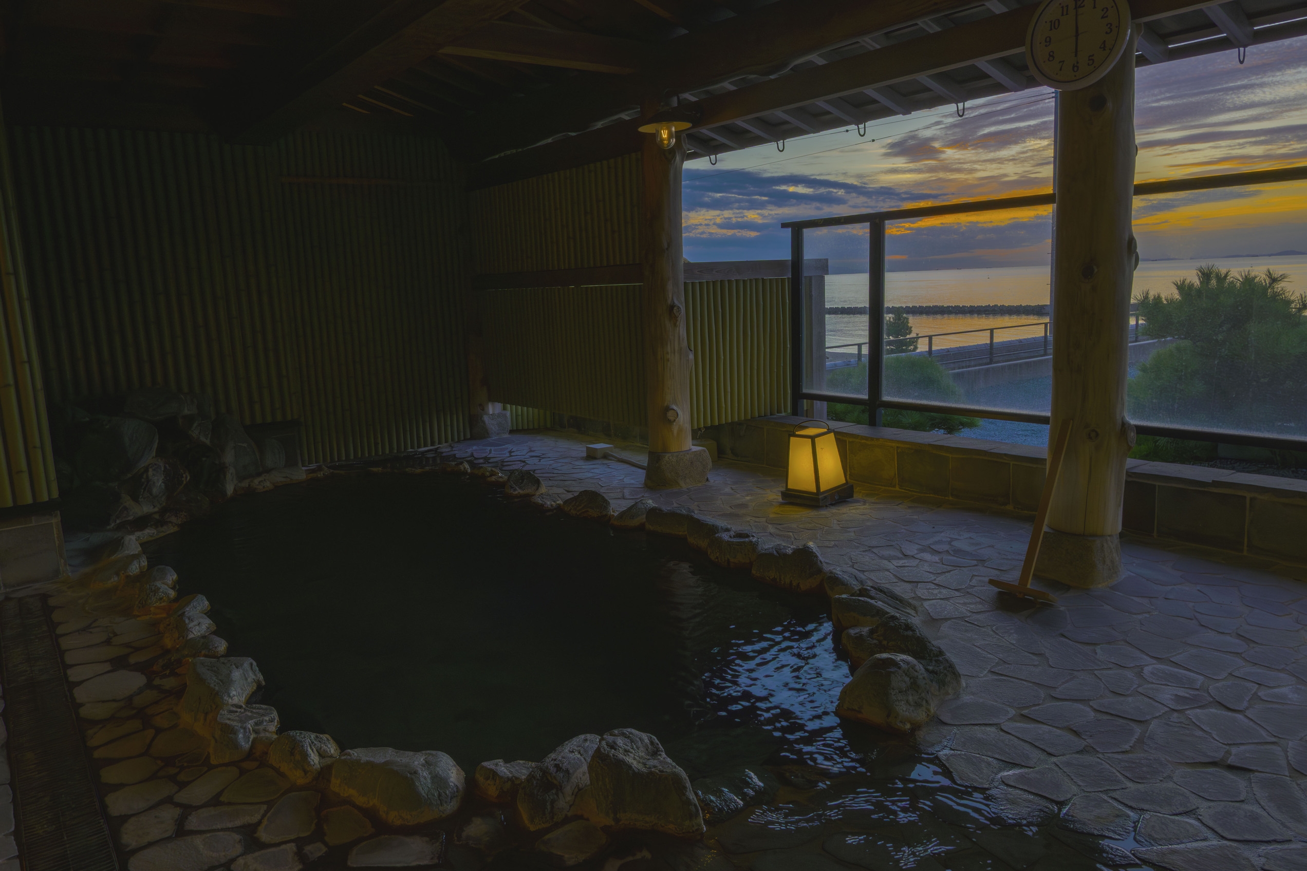 【60日前お得に宿泊！】淡路島の豊かな恵みと源泉かけ流し温泉で、心と体をととのえる一泊（夕朝食付）