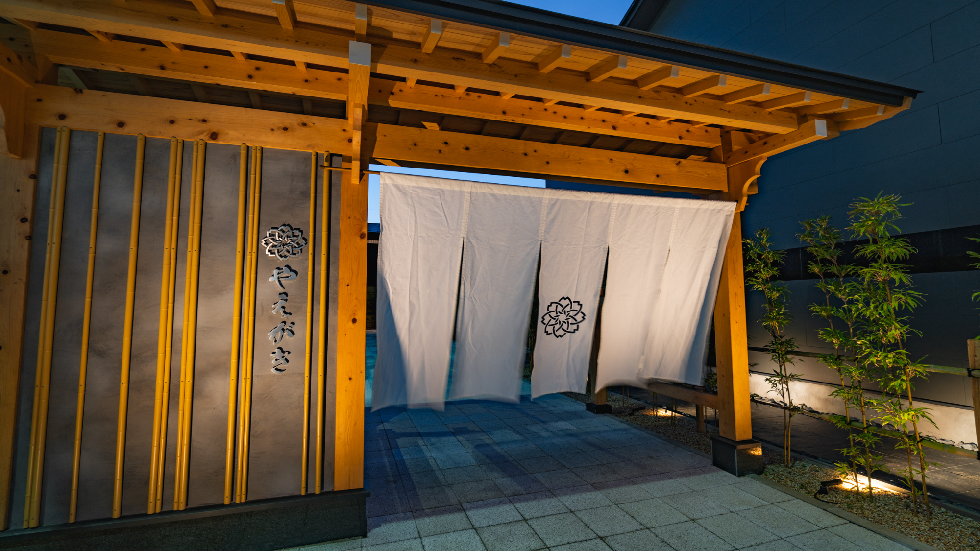 正面入り口の門