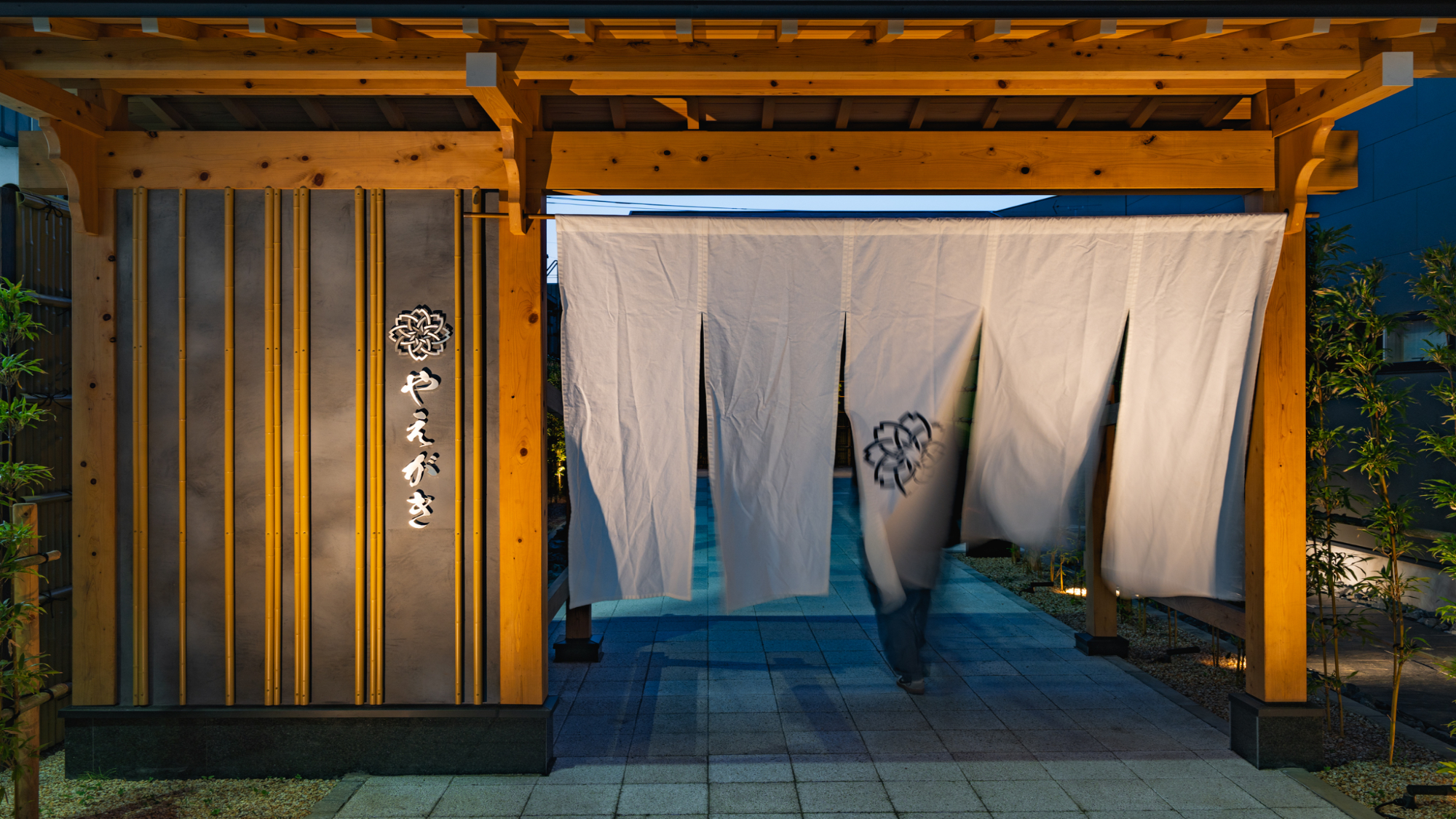 正面入り口の門