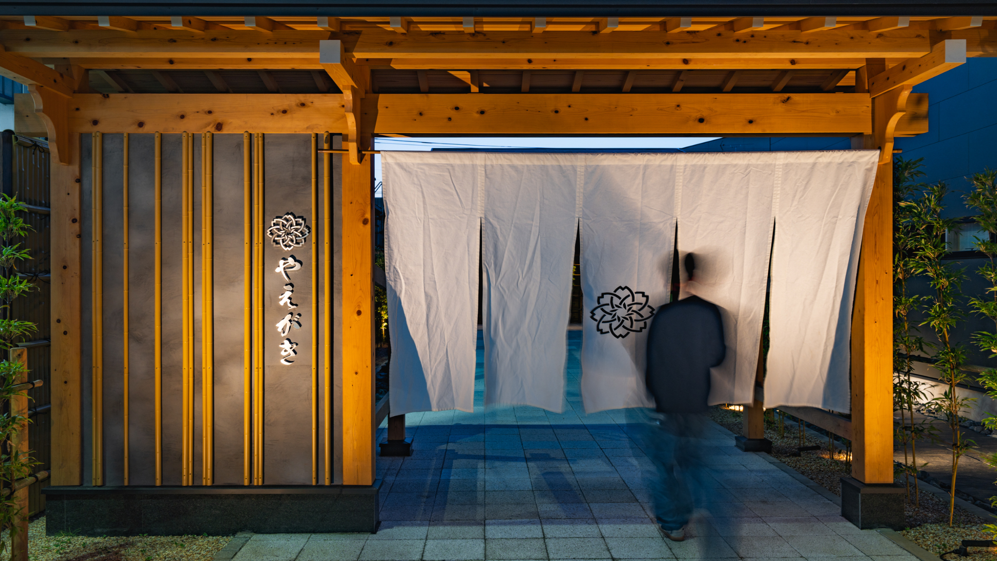 正面入り口の門