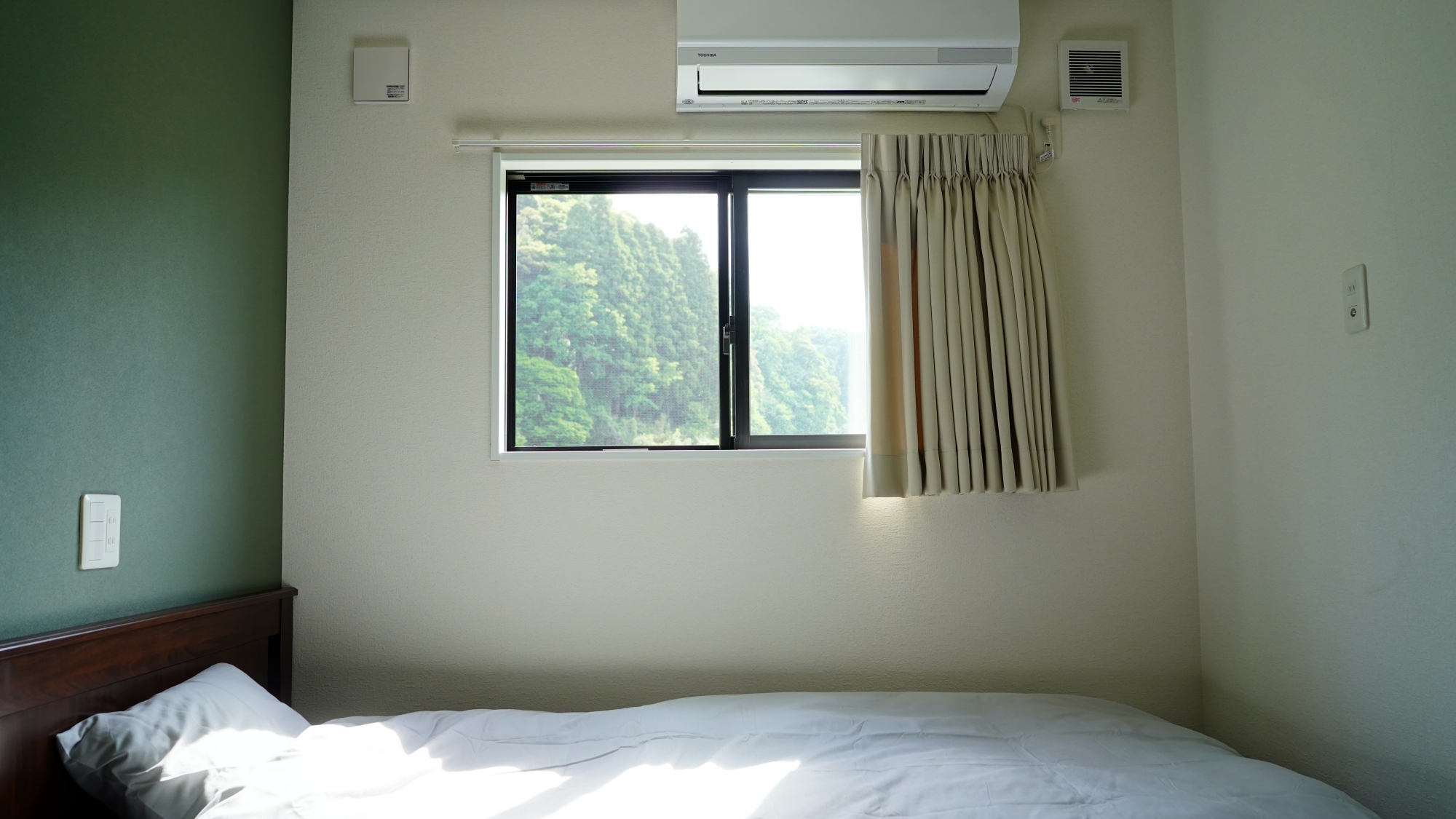 【客室】エアコン完備で快適な室内環境をご提供いたします。