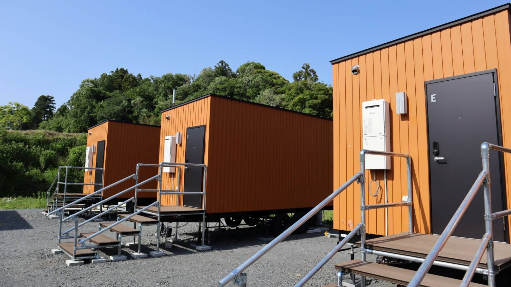 【外観】隣のお部屋とも十分な距離感で、ゆったりとご滞在いただけます。