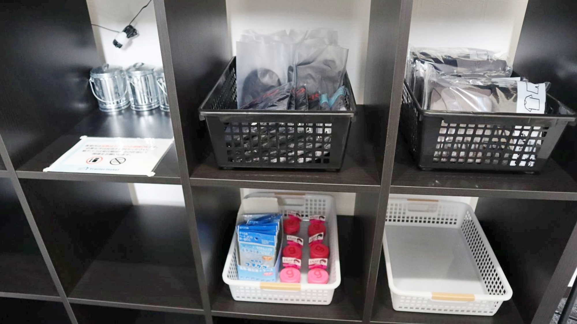 【フロント】忘れ物も安心、各種アイテムをフロント棟にて販売しています