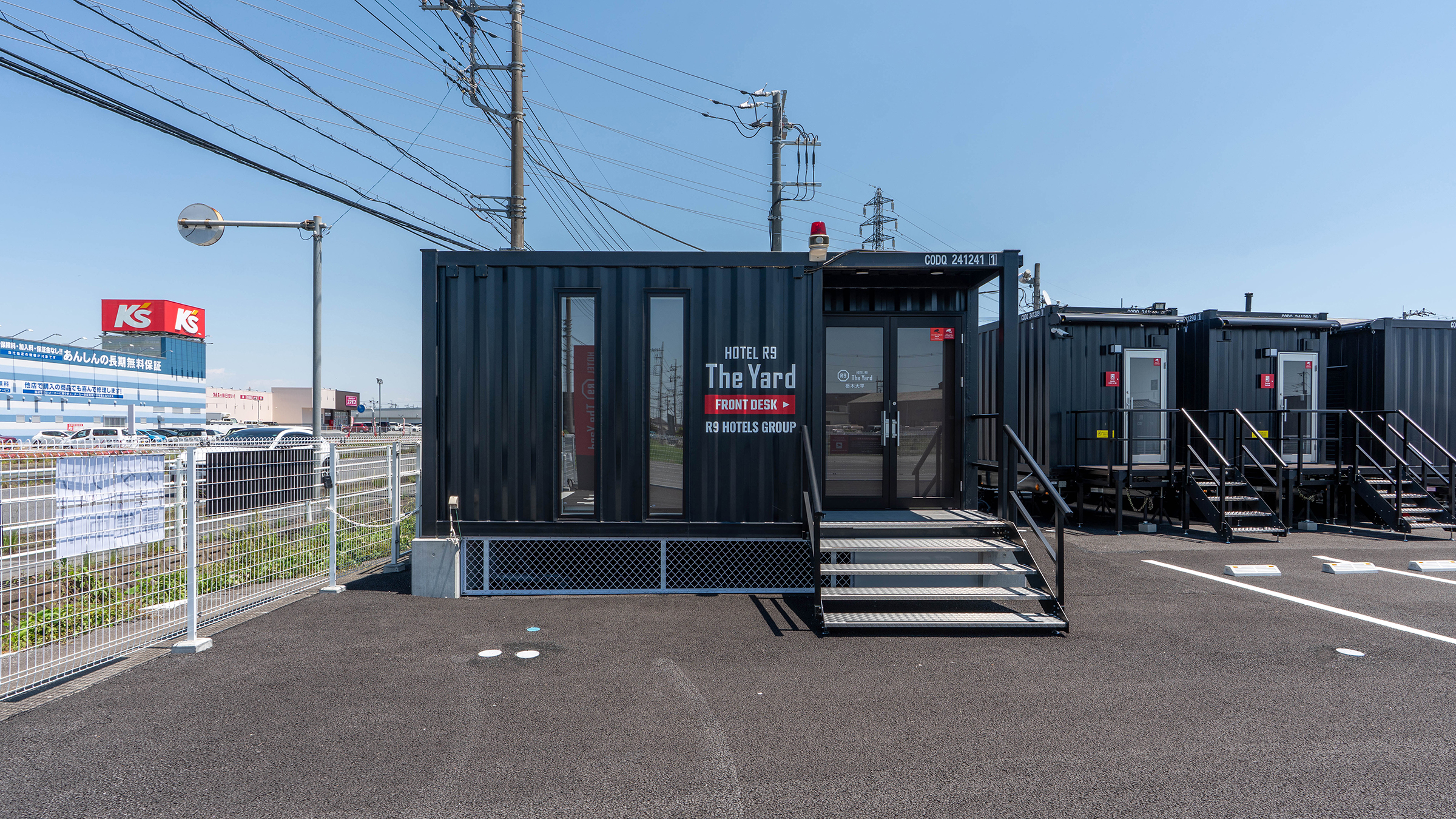 受付、ホットドリンク＆軽食（冷食食品）受け取りコーナー、アメニティーコーナーを完備。まずはこちらにお立ち寄りください！