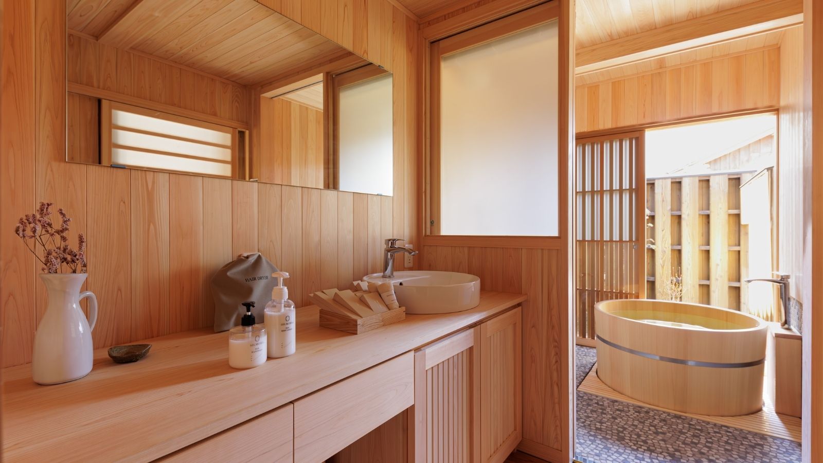 ―朝熊 ASAMA 101号室ー