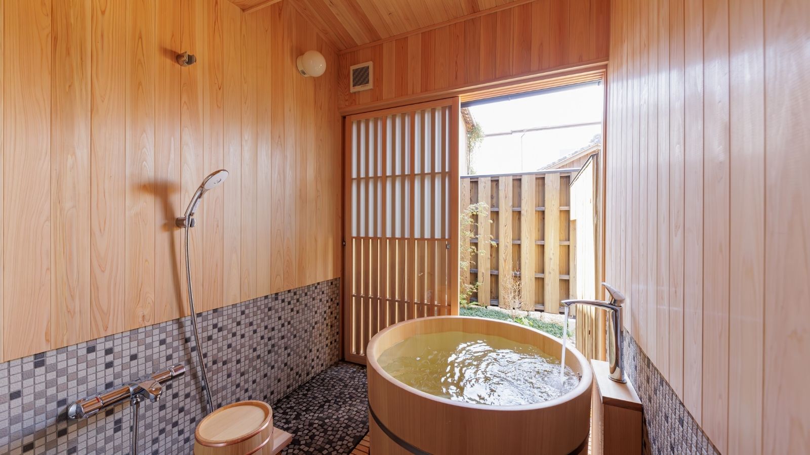 ―朝熊 ASAMA 101号室ー