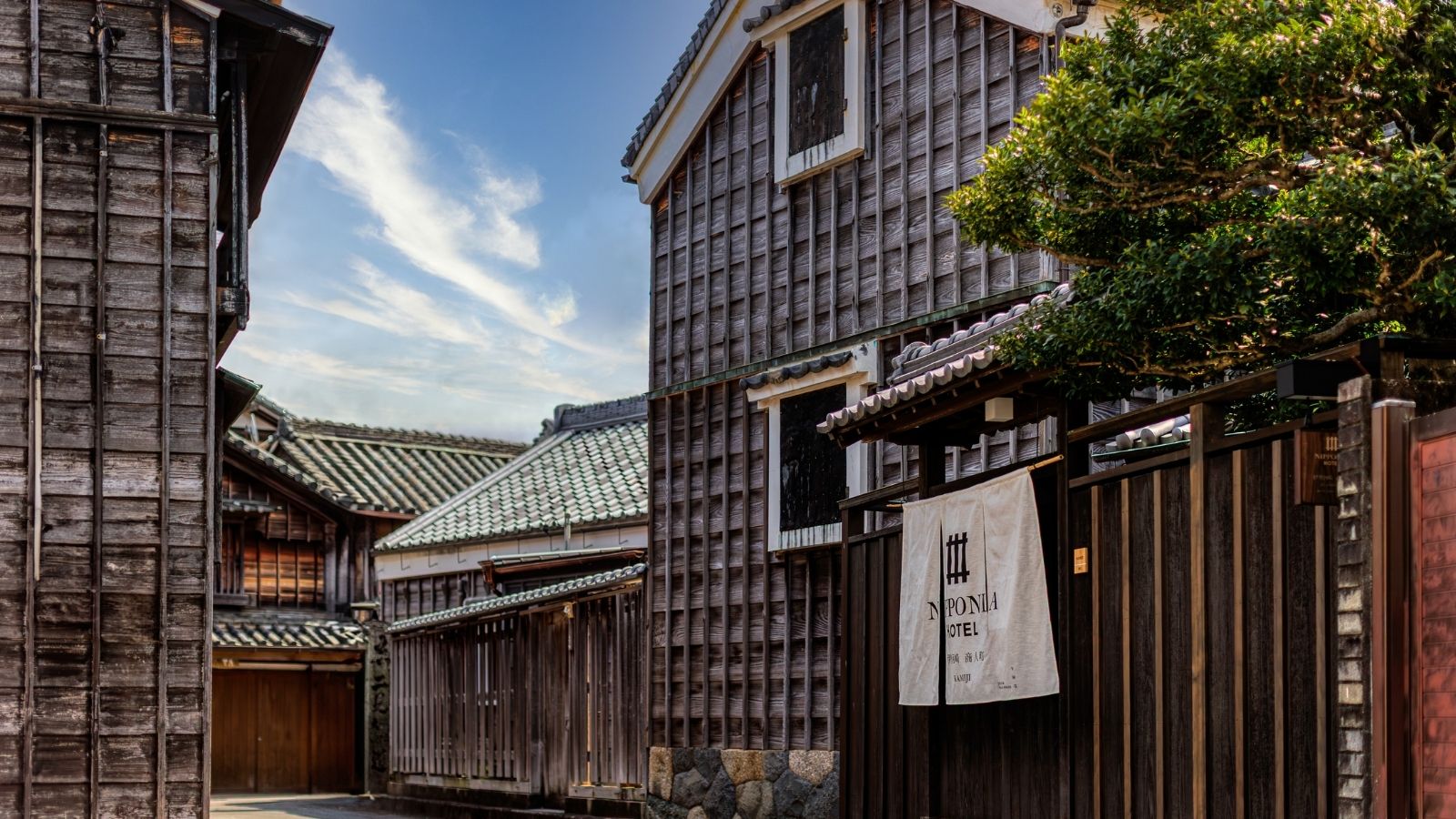 黒漆喰の壁が映える商家/―神路 KAMIJI 401号室ー