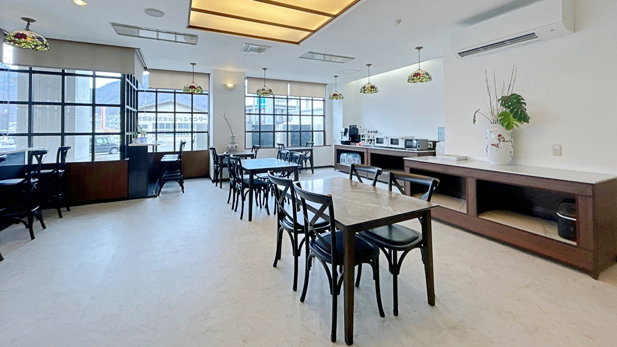 イートインスペースでお食事を召し上がれます