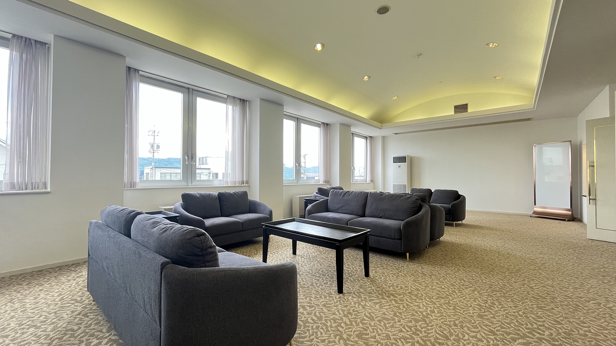 【2Fロビー】待合でご利用ください