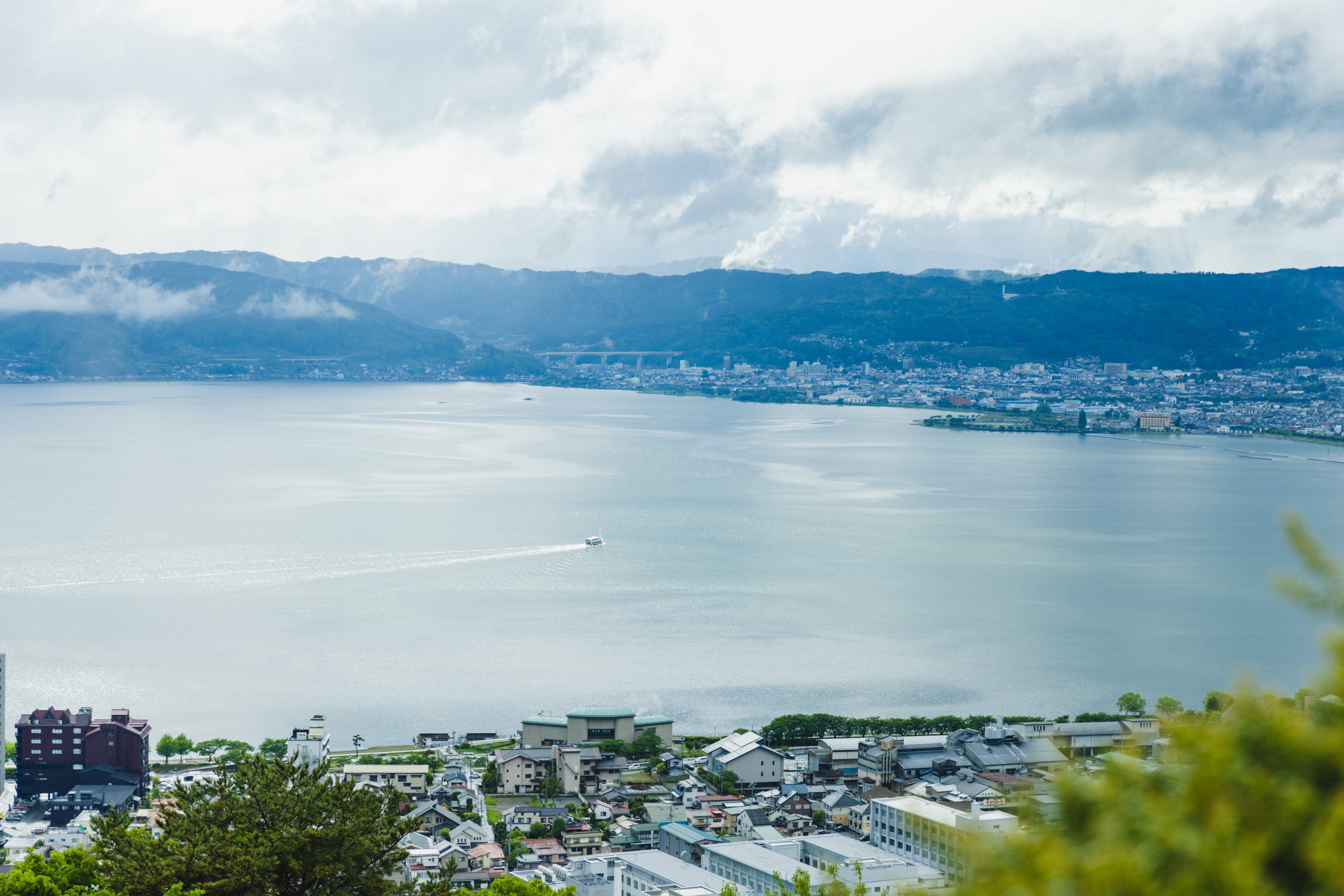 諏訪湖まで徒歩10分