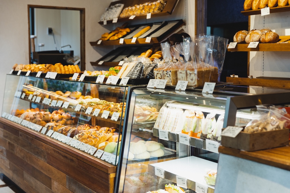 徒歩2分の場所にあり、朝食におすすめの人気ベーカリー「太養パン」朝6:30から営業