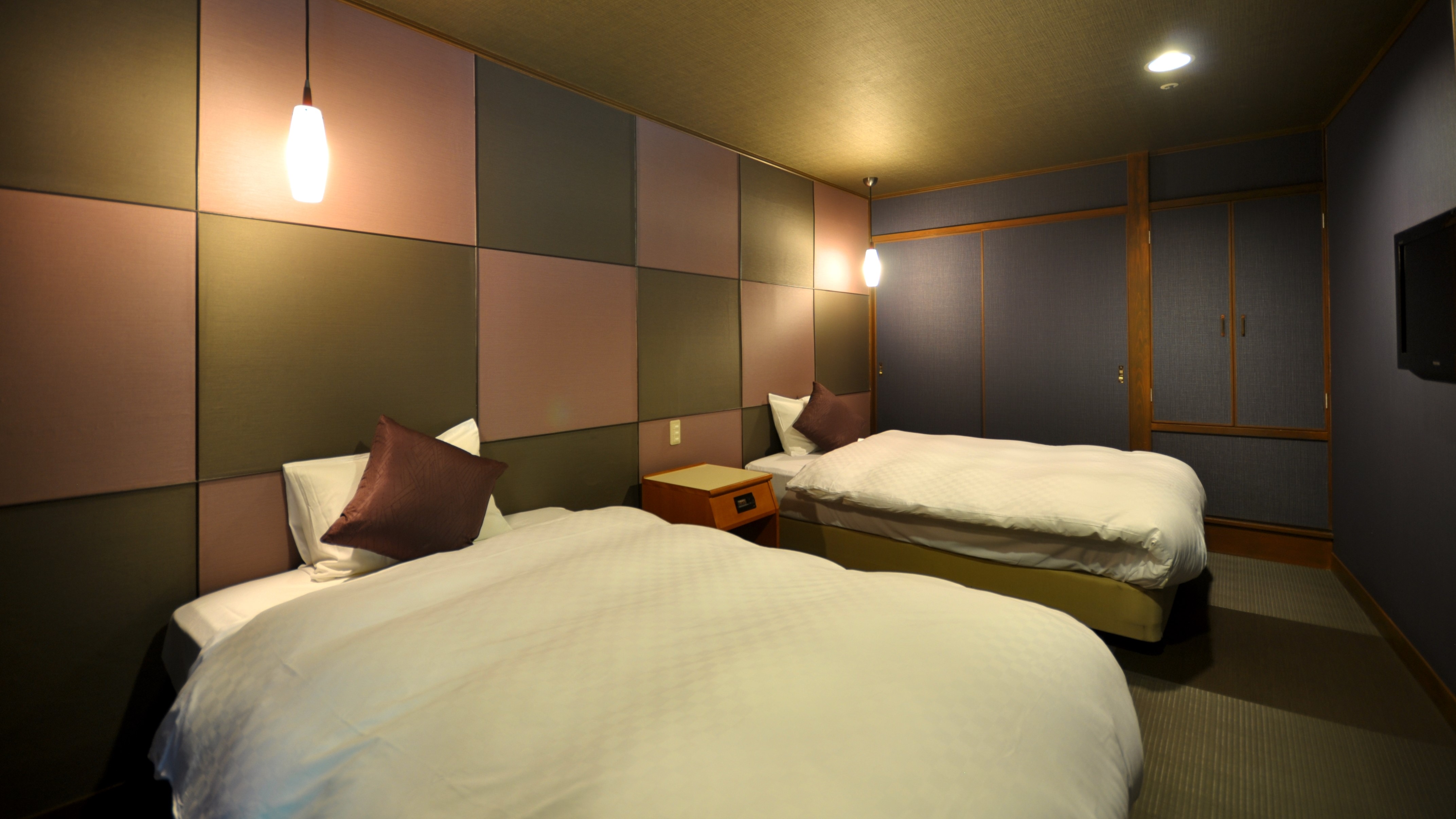 泉遊_和洋室_ベッド_R306