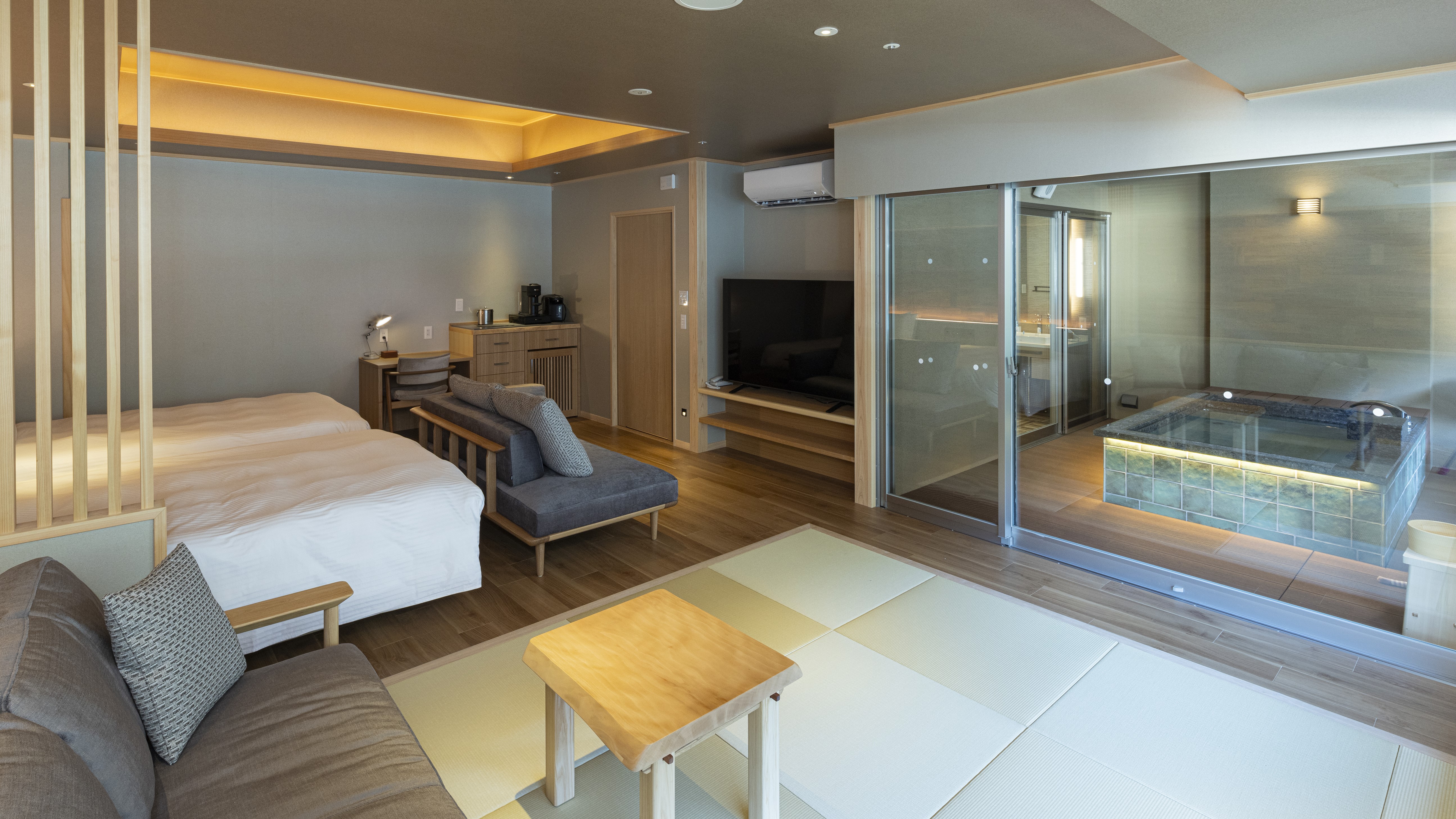 【最上階　温泉露天風呂付　雅～MIYABI～】和洋室　客室一例