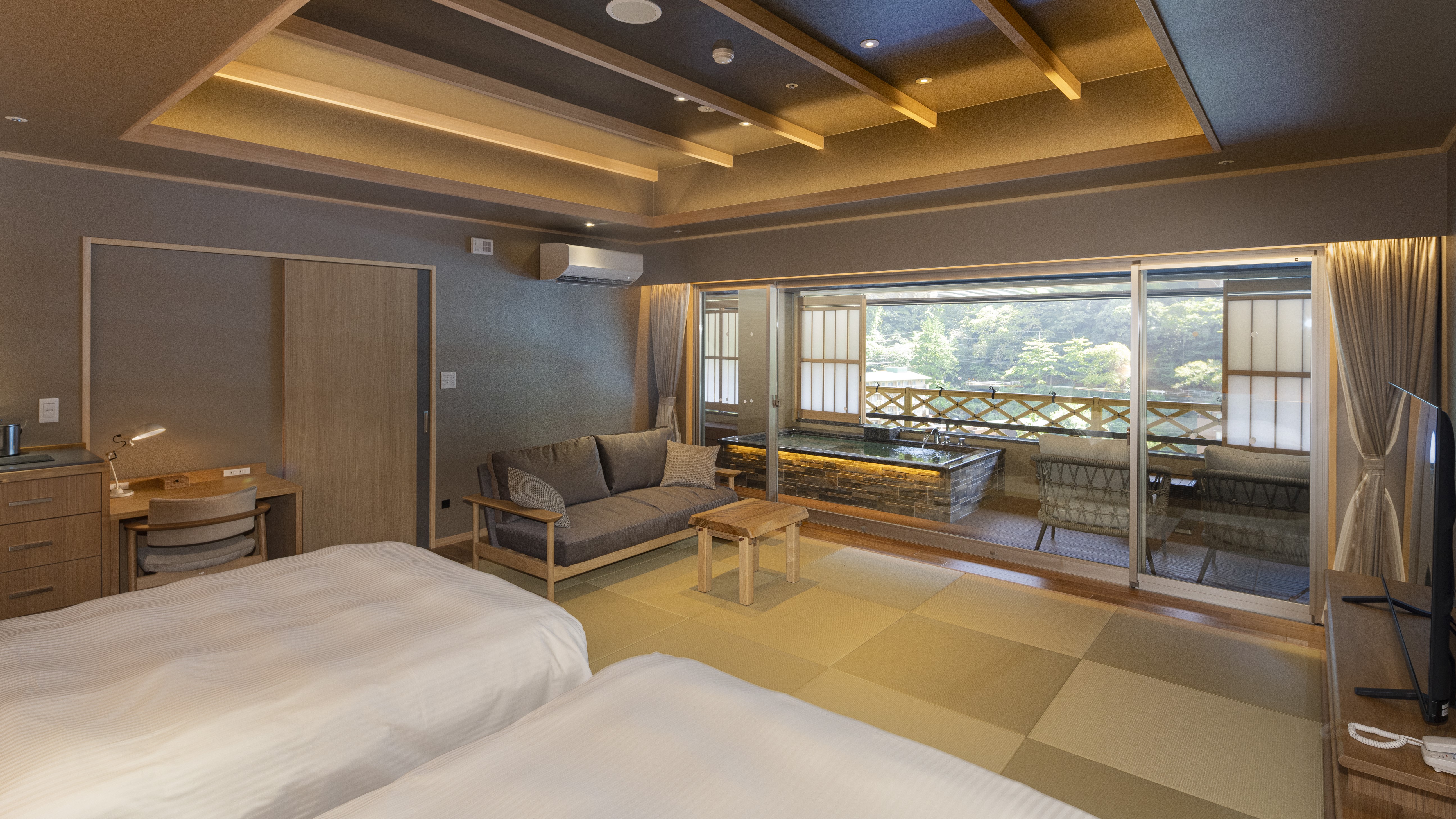 【最上階　温泉露天風呂付　雅～MIYABI～】和洋室　客室一例