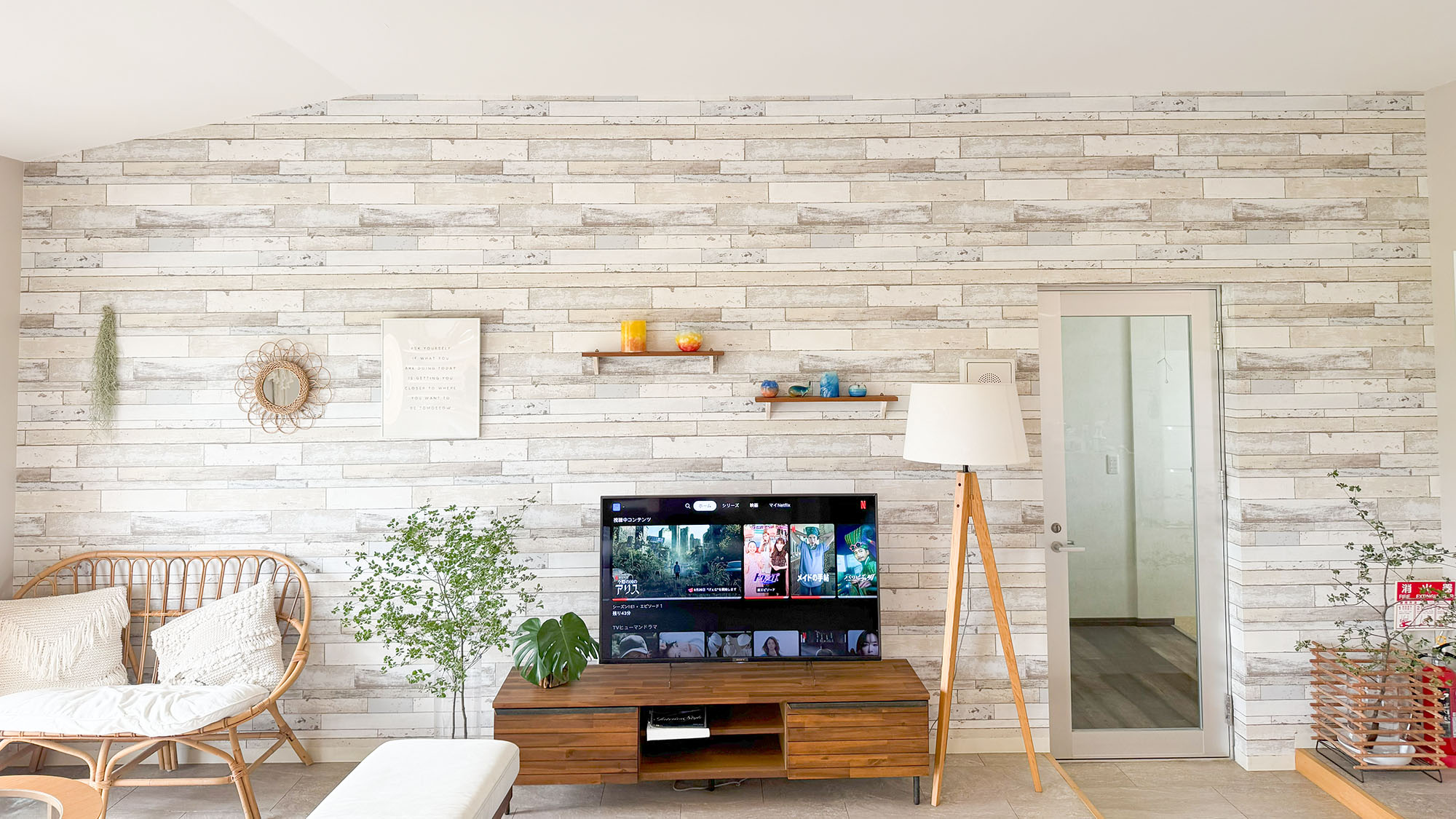 ・【ファミリールーム】広々リビングでエンタメ満喫。インテリアも美しい、快適空間