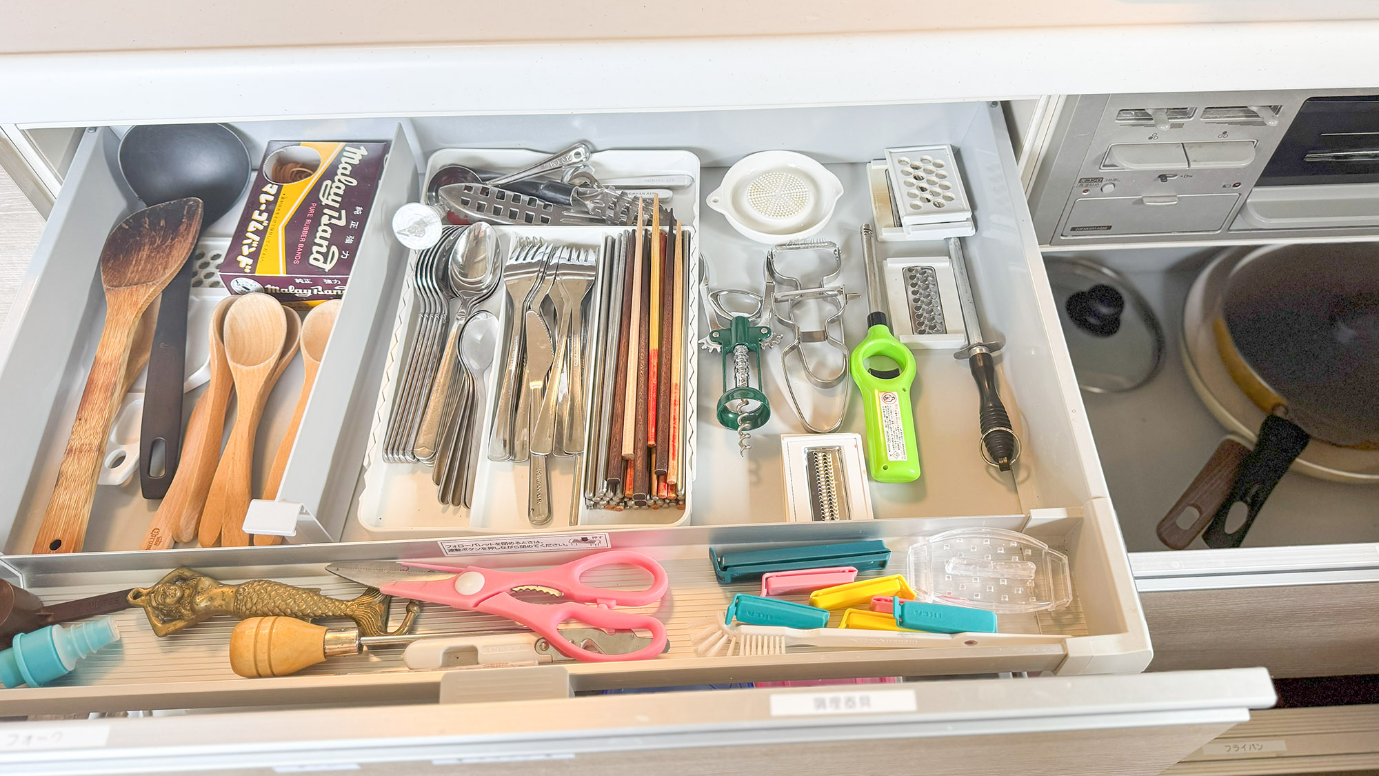 ・【共同キッチン】ワインオープナーも完備。充実カトラリーで、共同キッチンを最大限活用