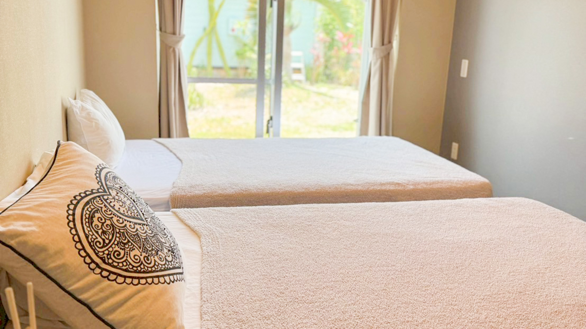 ・【ツインルーム】清潔感と開放感。宮古島の光を感じる、明るいツインルーム