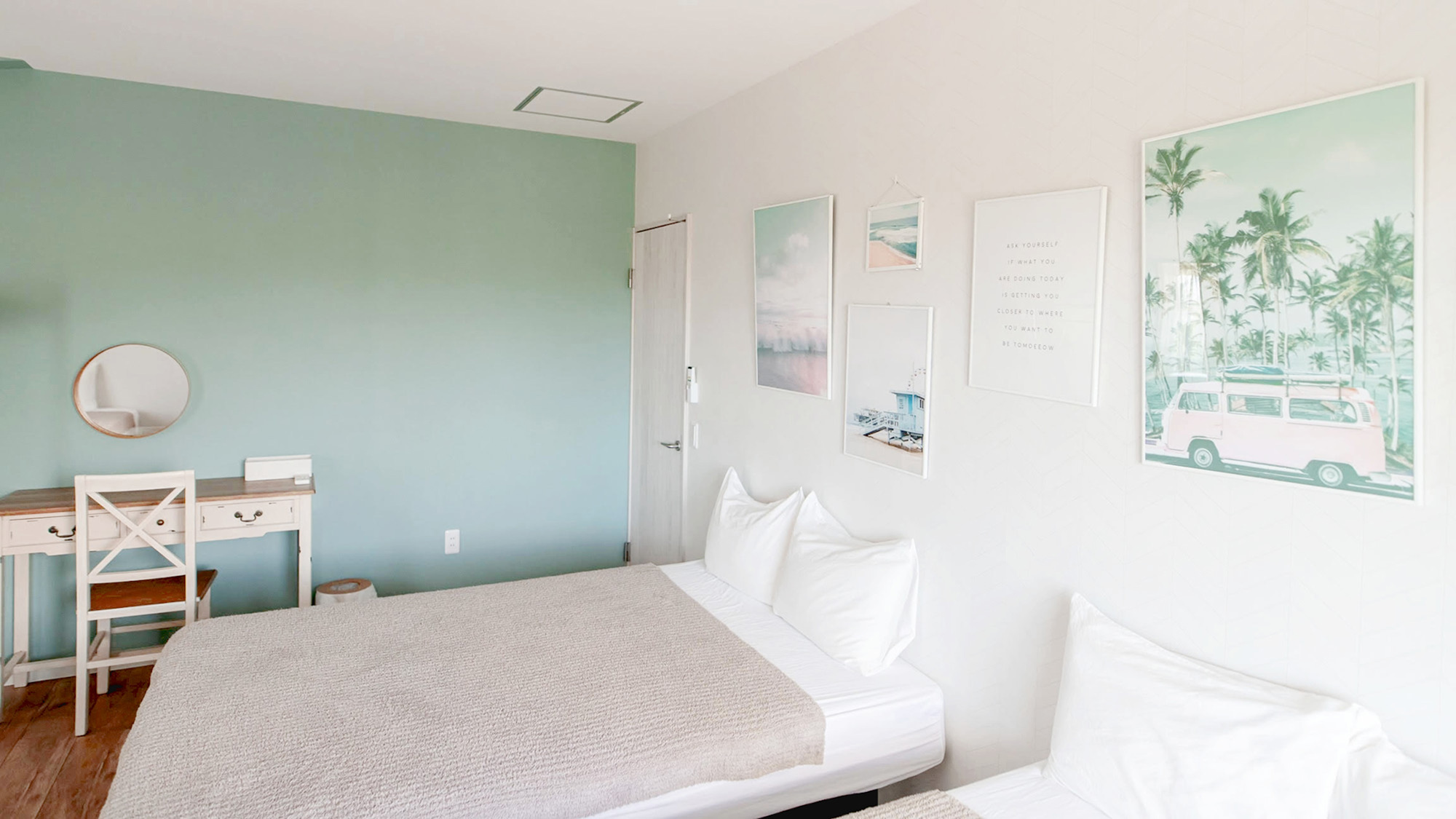 ・【ファミリールーム】ダブルベッド2台完備。家族みんなでゆったり過ごせます