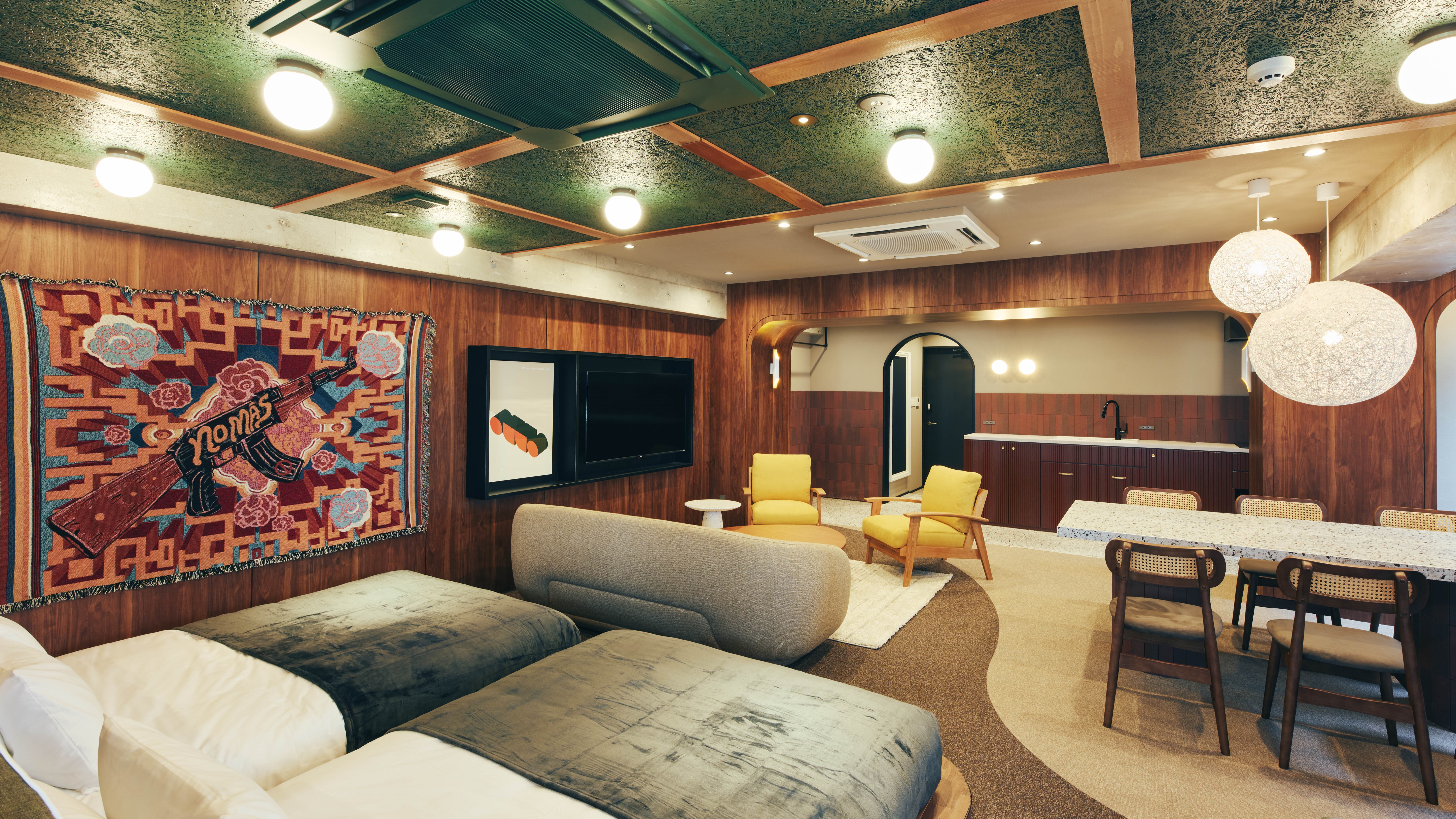 部屋奥から見た全体