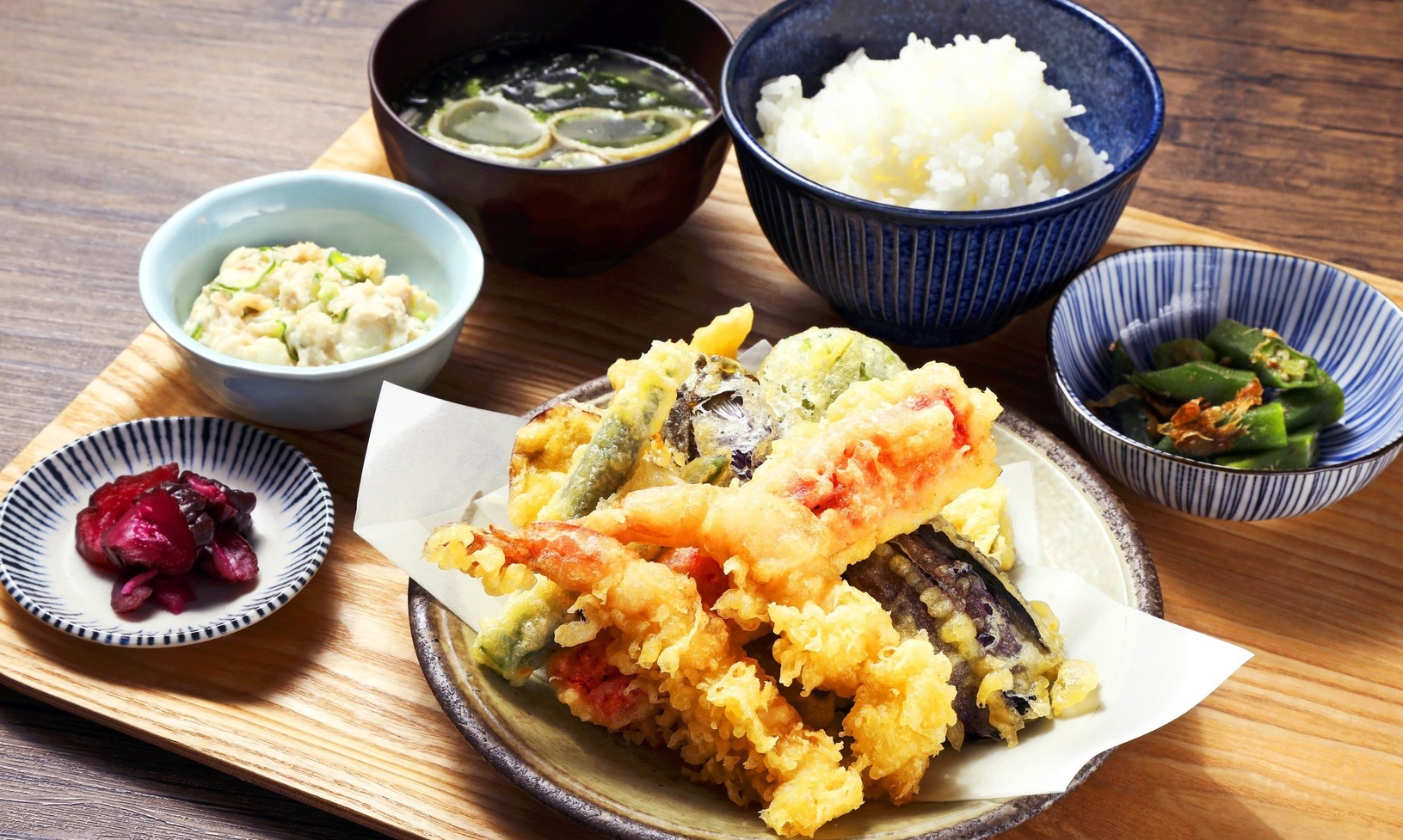 ＼25年12月新築オープン／【朝夕2食付き】全室バス・トイレ付★朝食＆心温まる日替わり夕食をご提供