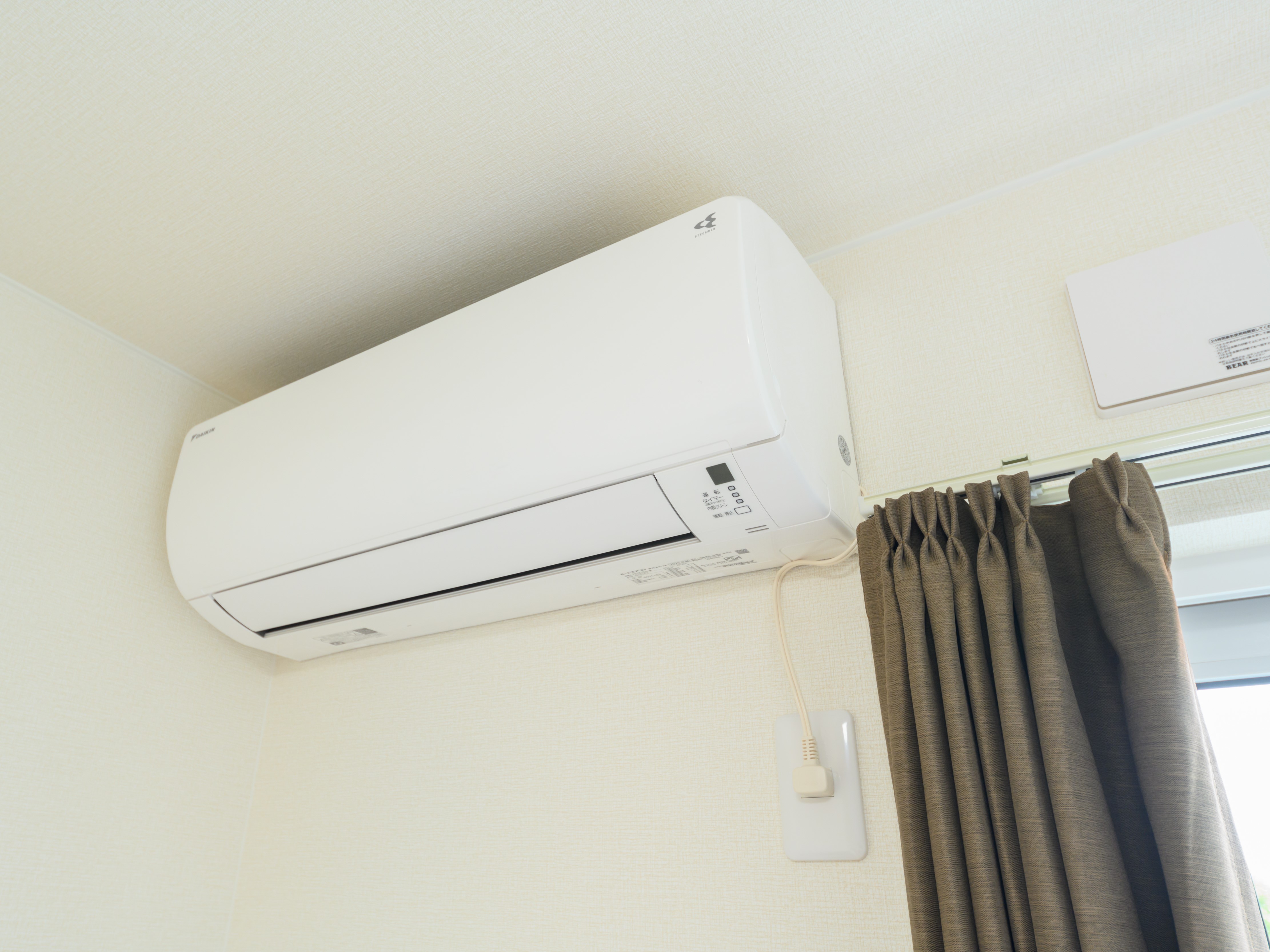 全客室にエアコンを完備。ストーブも設置しておりますので、快適な室温でお過ごしいただけます。