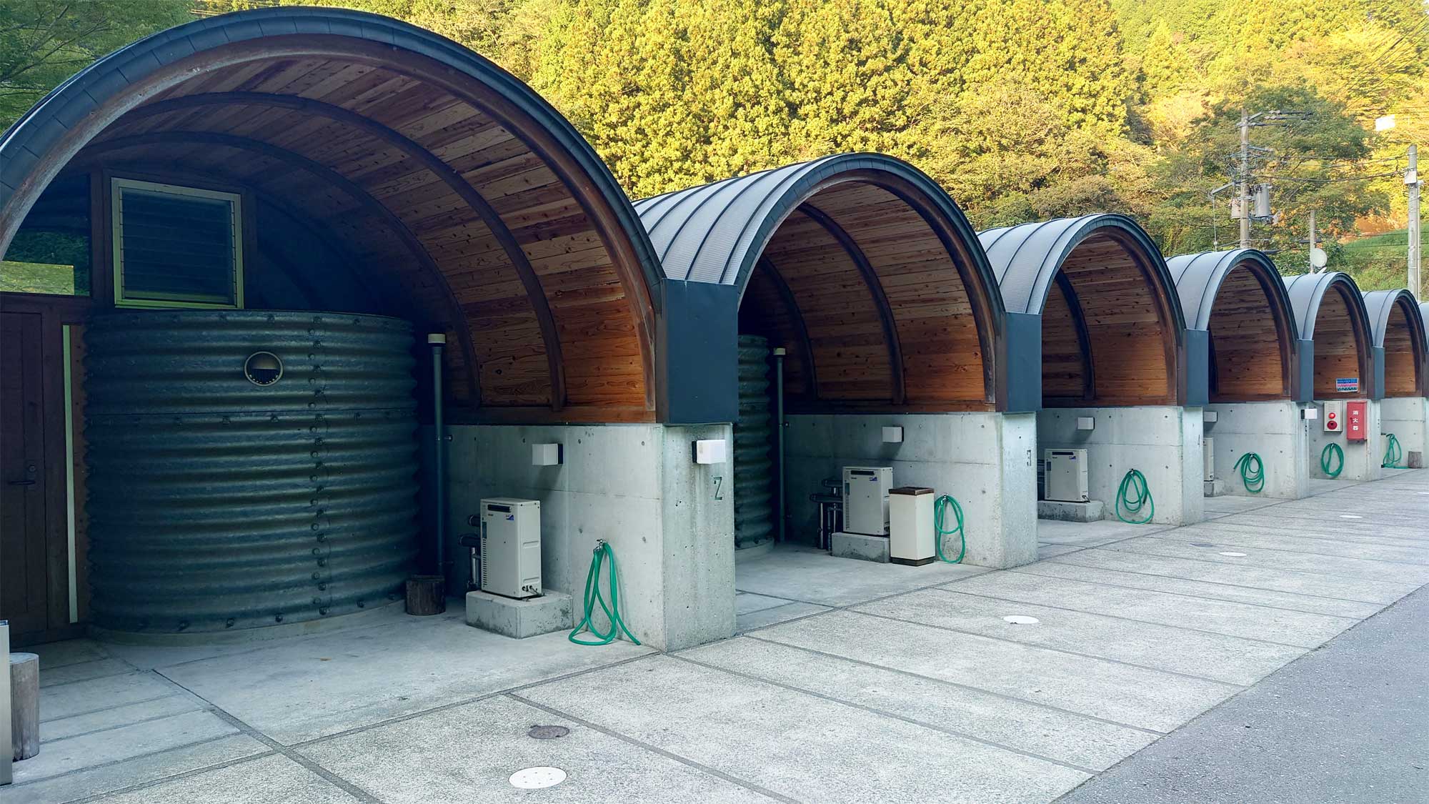 【客室外観】ガレージ型の客室外観