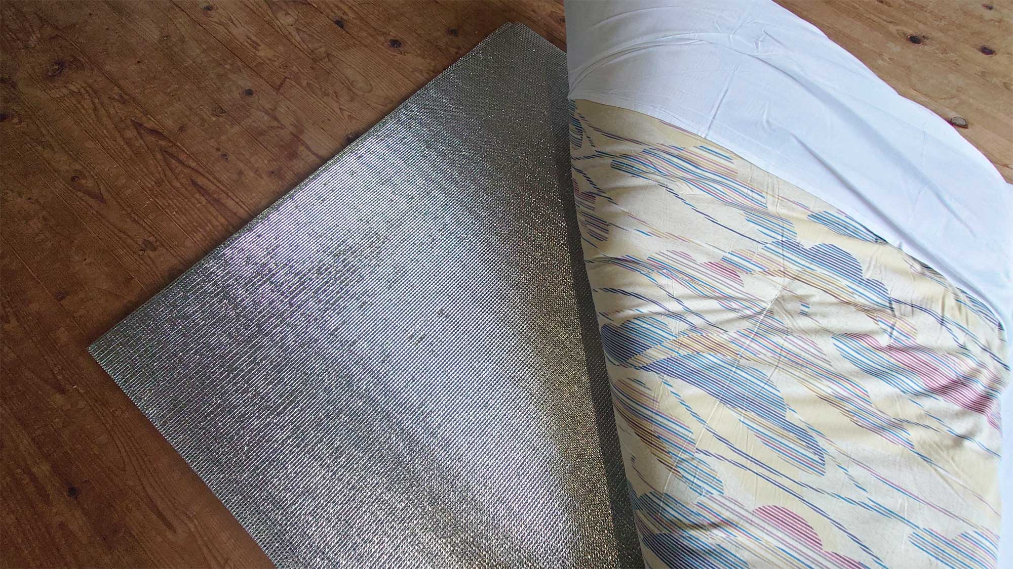 【客室板の間】実は断熱シートが敷いてあるので、快適に眠れます