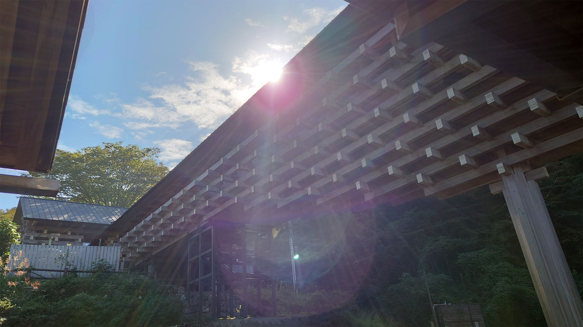 【周辺】雲の上温泉と雲の上ギャラリーは隈研吾の建築で繋がっております