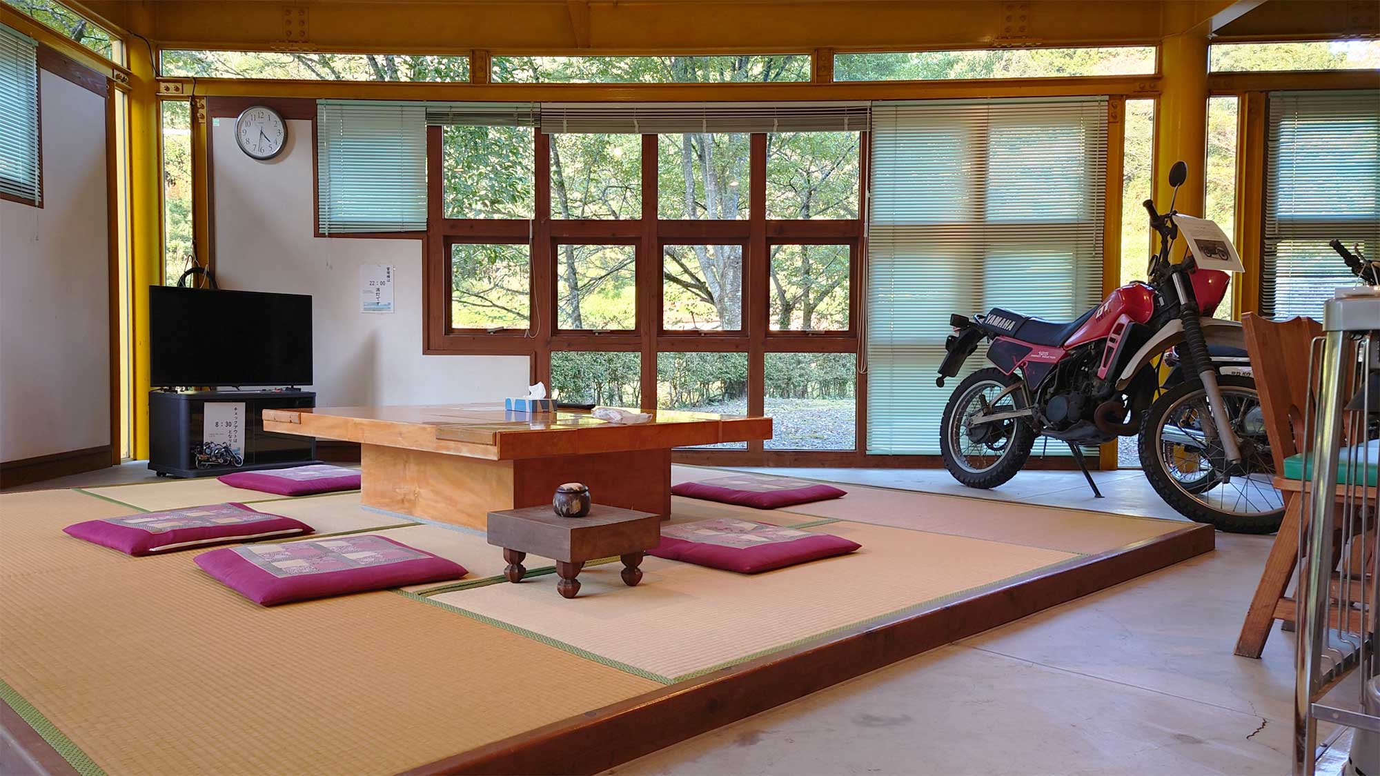 【管理棟】バイク仲間との語らいの場にもご利用ください