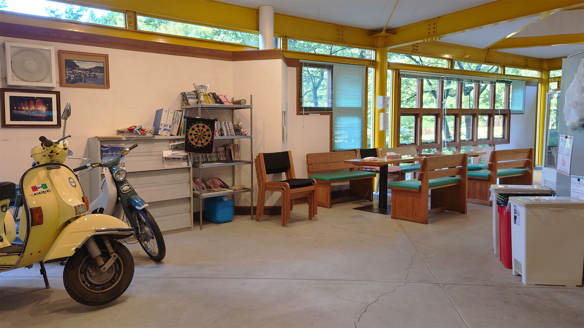 【管理棟】広い空間です