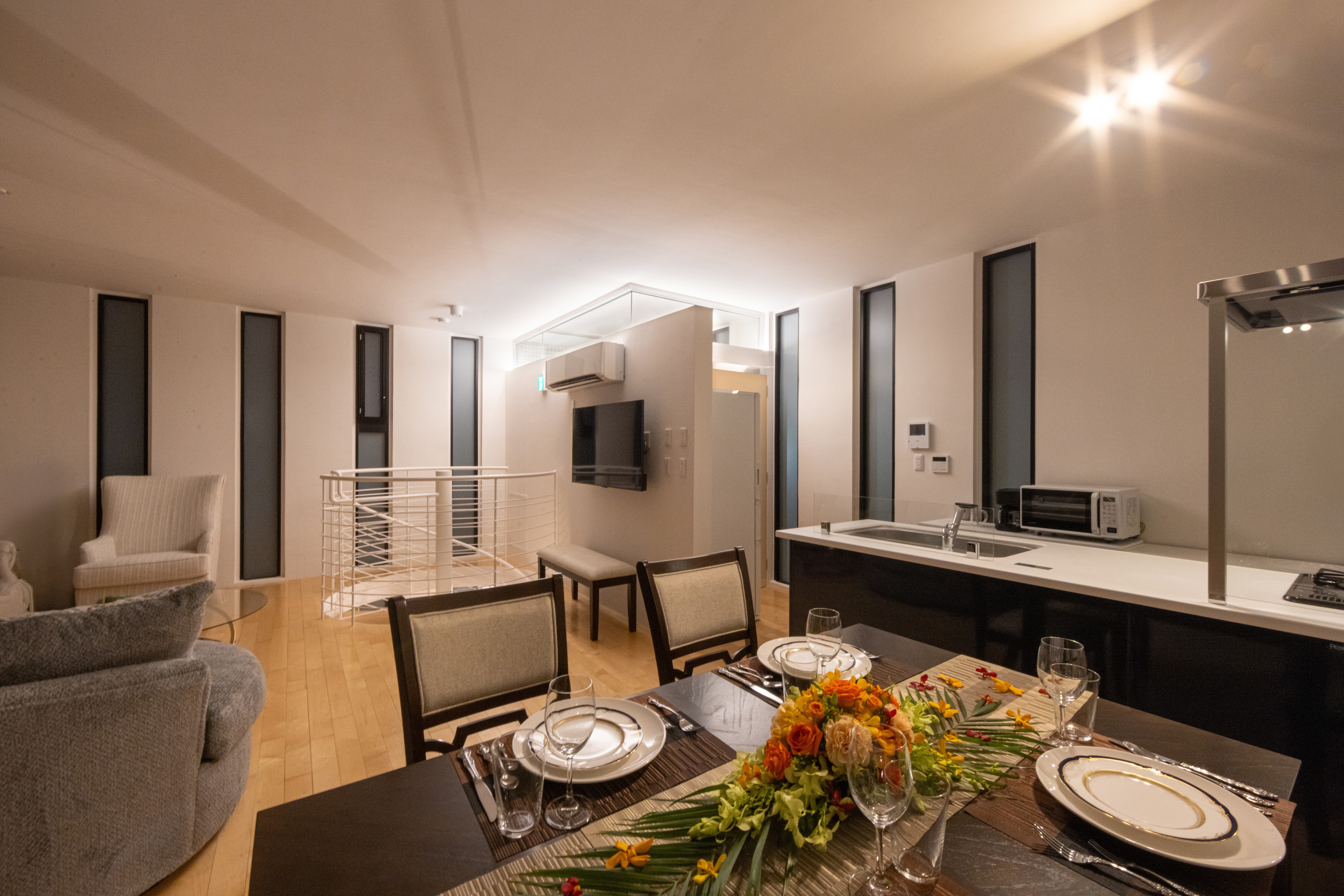 ダイニングエリア夜