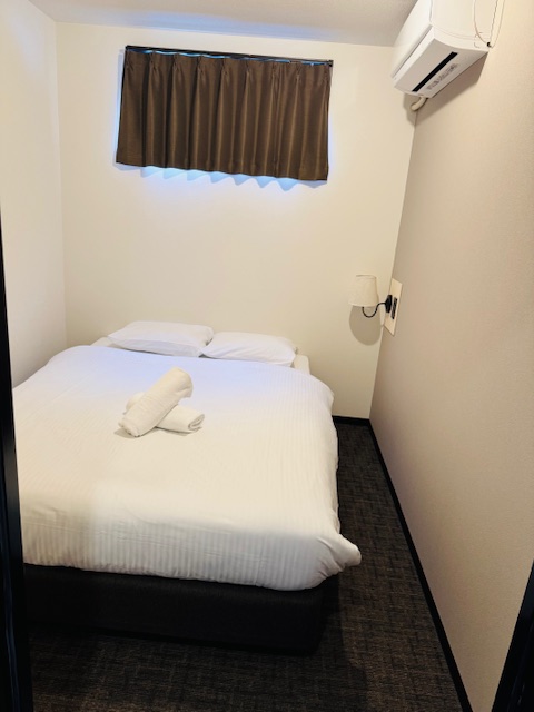 共用バスルーム付きのダブルルーム