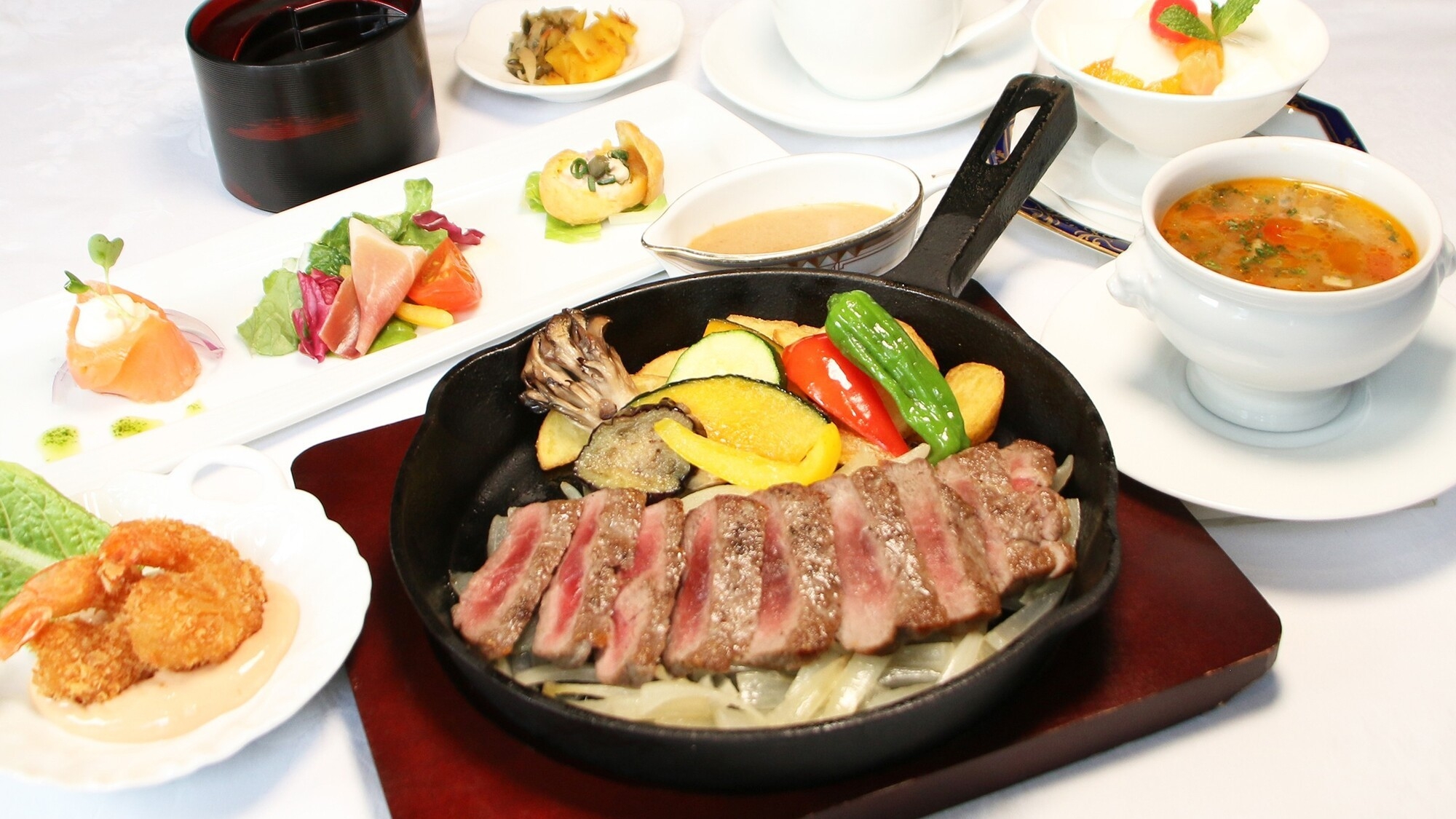 【夜は豪華にステーキを！】夕食はメインが”牛サーロインステーキ”のセットメニュー≪1泊2食付プラン≫