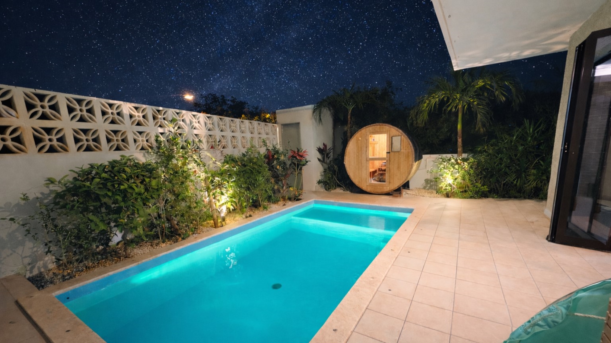 106号室と108号室にバレルサウナ設置