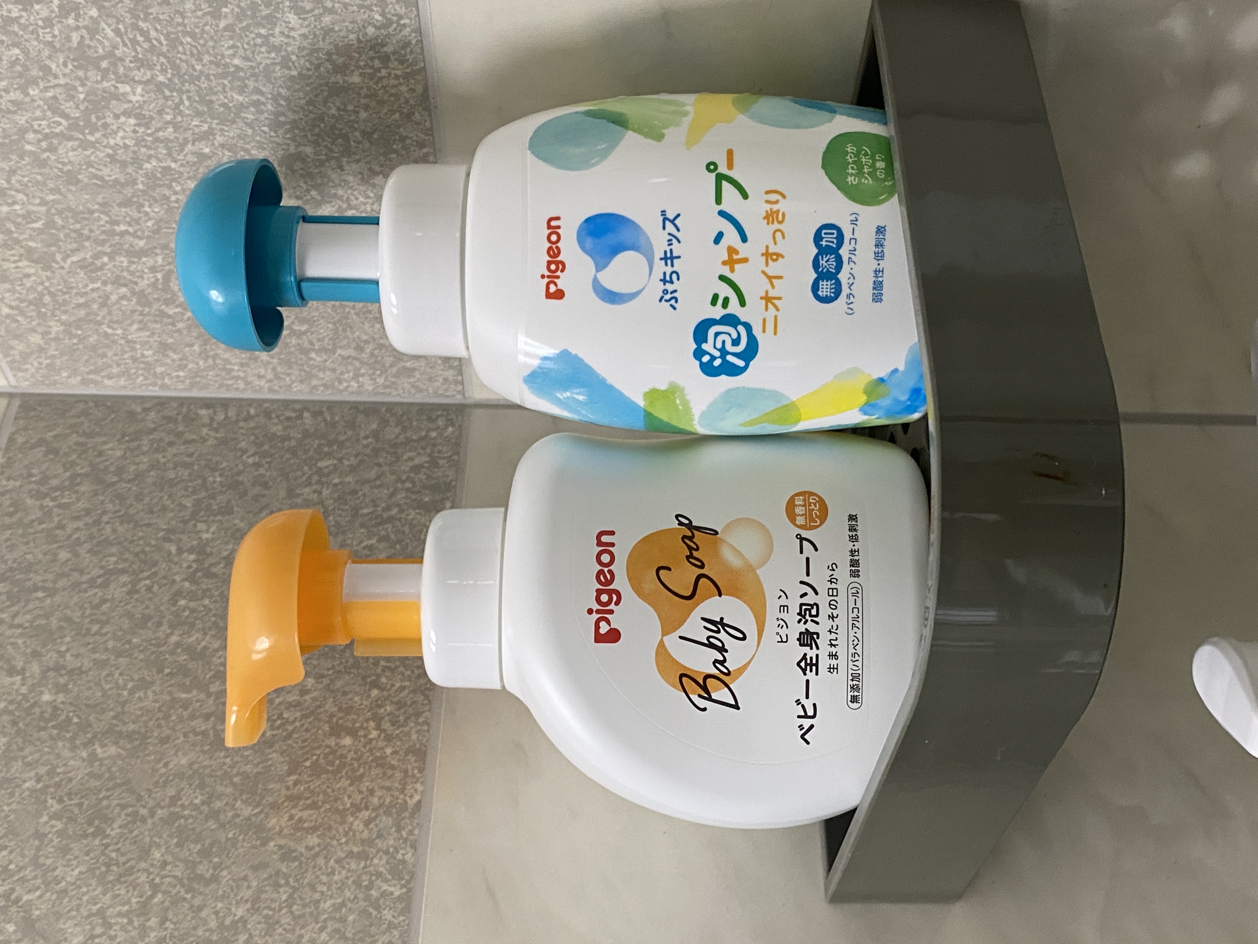 乳幼児用シャンプーとボディソープです。