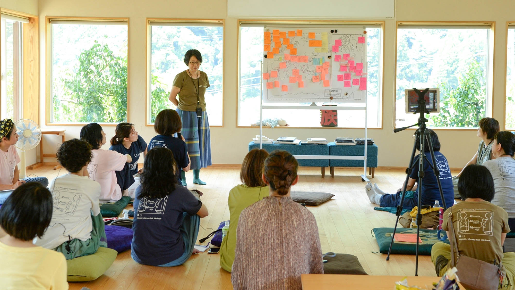 ・【多目的ルーム】企業研修やゼミ合宿に最適。プロジェクター・音響設備も揃っています。