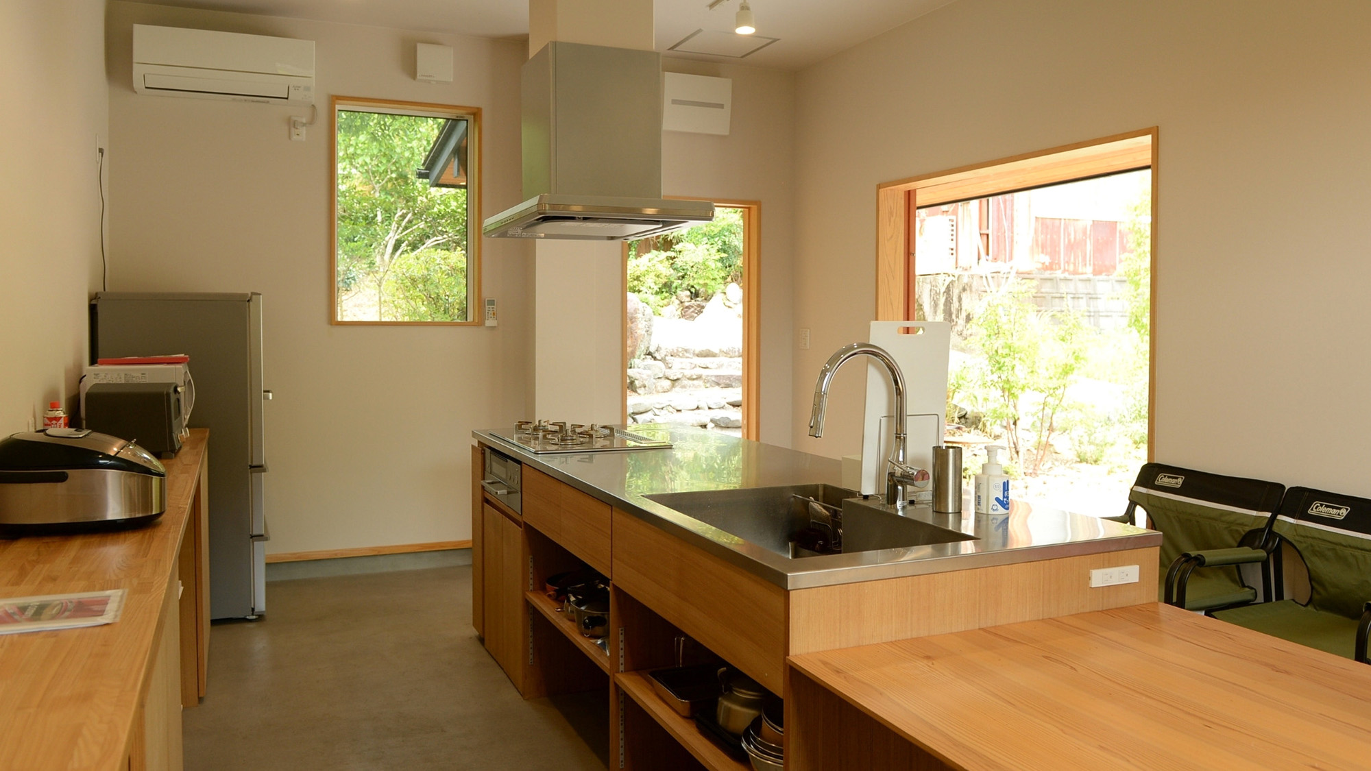 ・【キッチン】BBQ広場横にあるため、素材をカットしてすぐご利用いただけます。