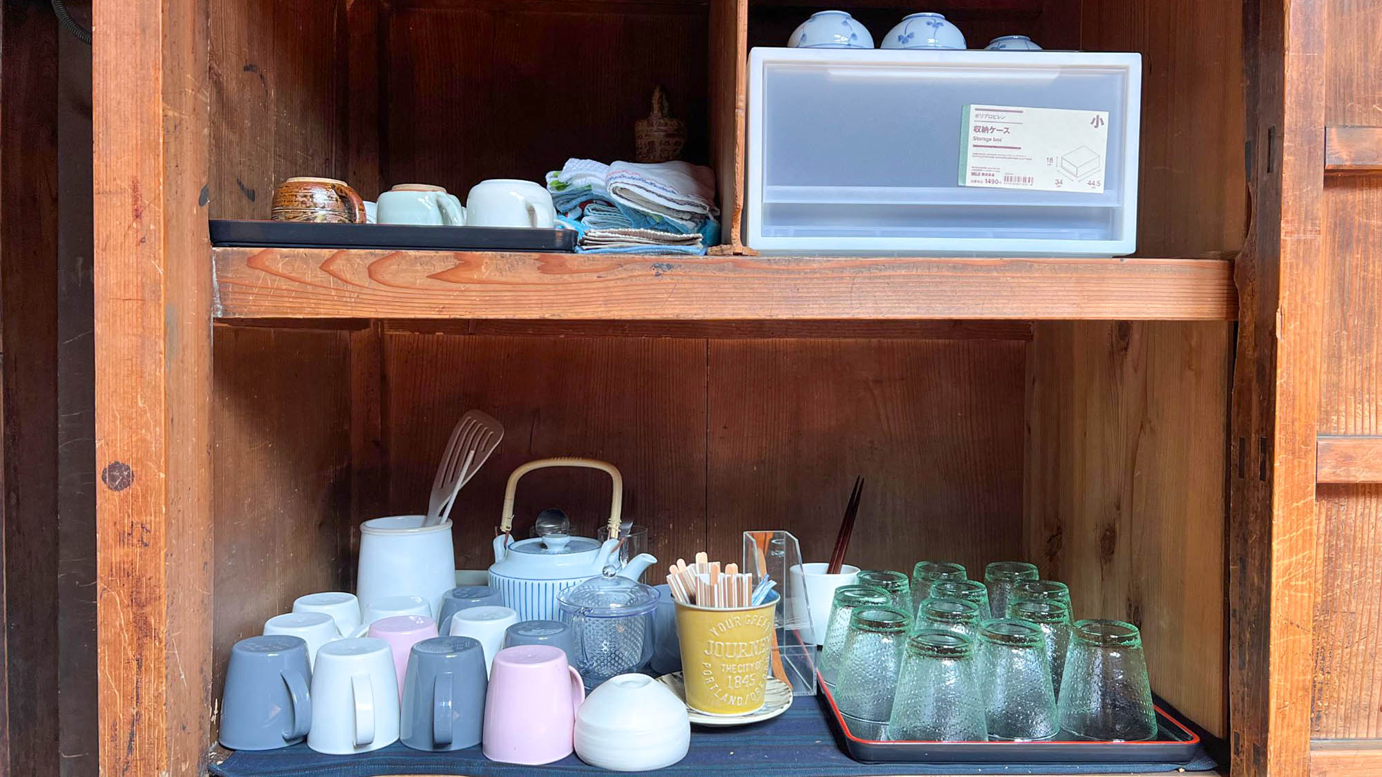 ・【キッチン】湯呑み、カップ、グラスもご用意、ご自由にお使いください