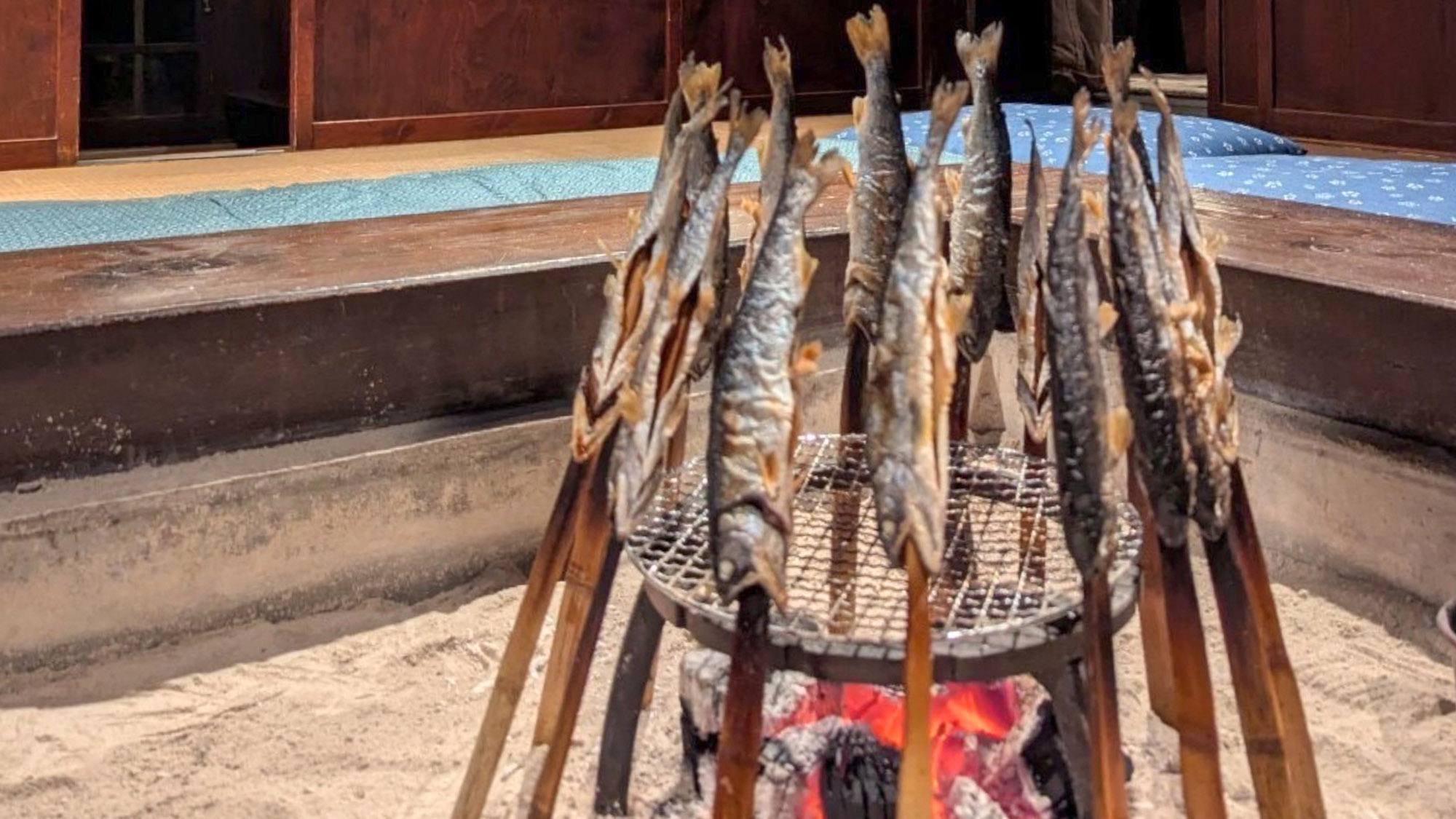 ・【囲炉裏】囲炉裏で炙り焼きされた山女魚の塩焼き（有料、事前予約）