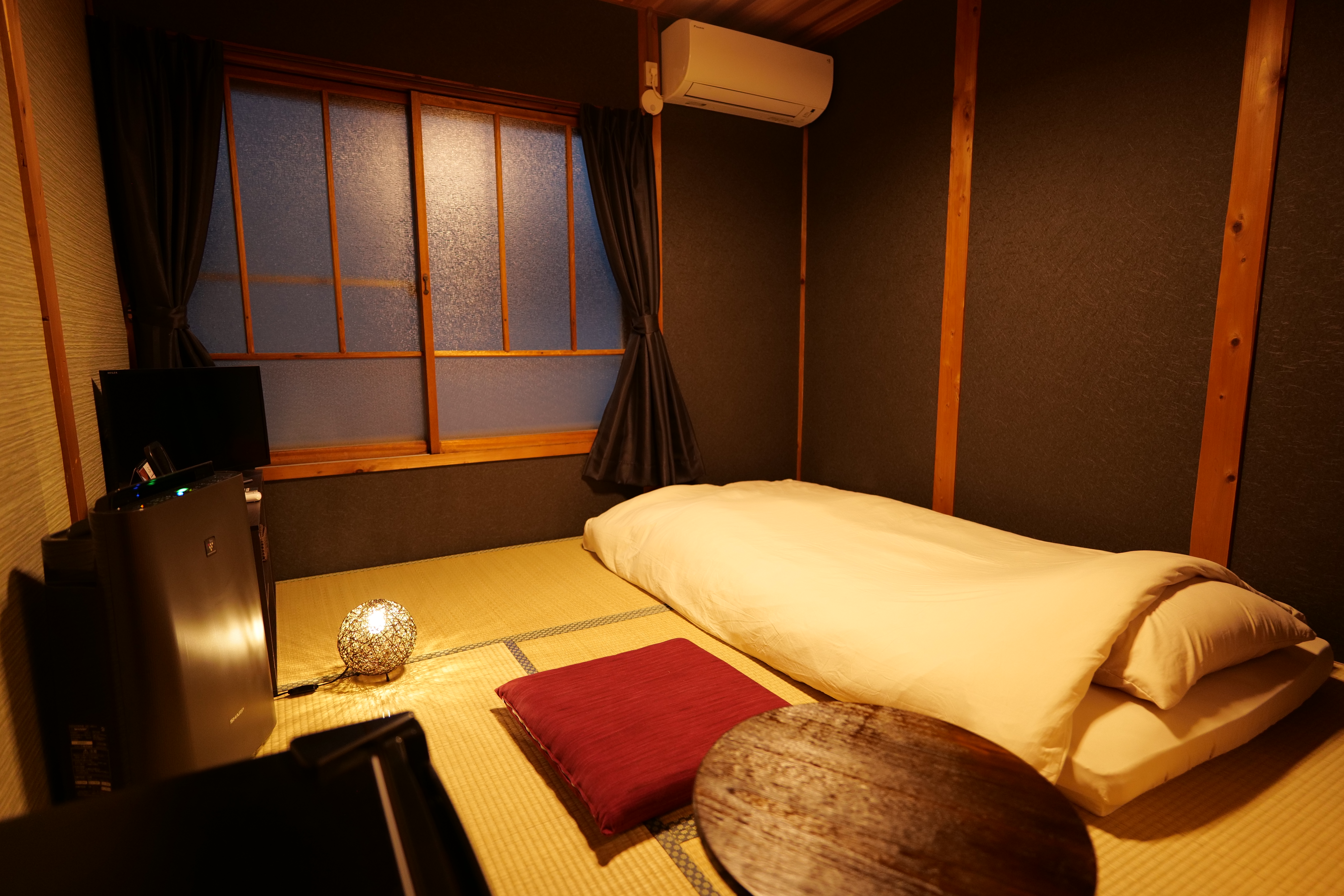 冷蔵庫完備。冷暖房完備。WI-Fi完備。