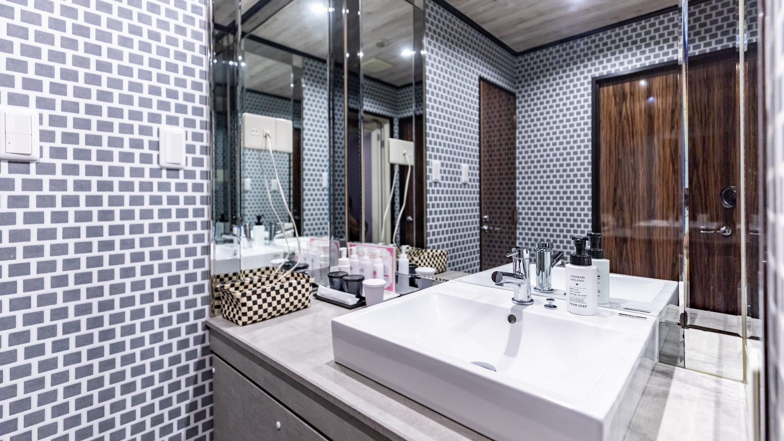 【素泊】Wifi完備☆チェックアウト12時で寛ぎの朝を過ごせます