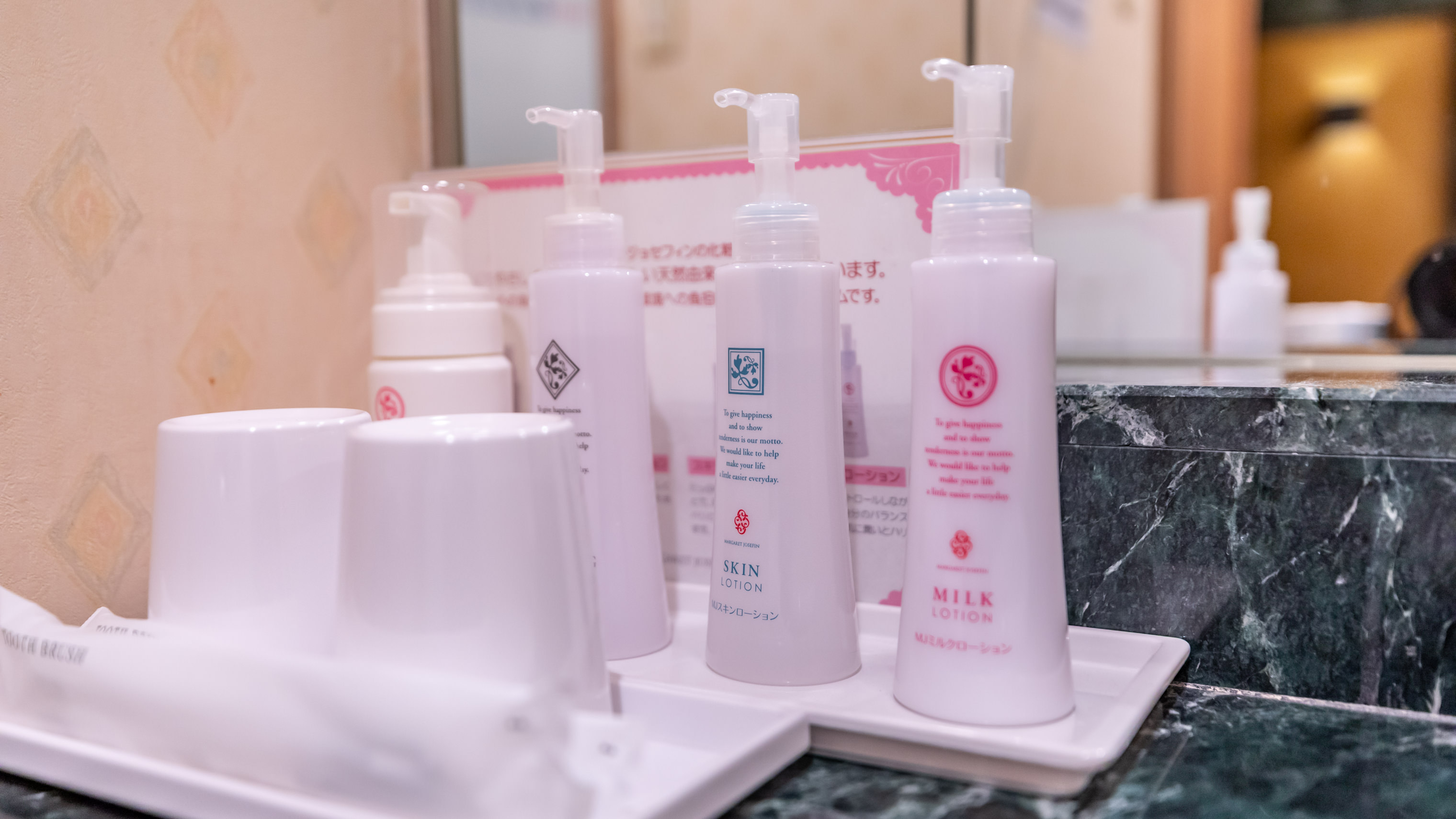 《客室》ツインルーム（一例）