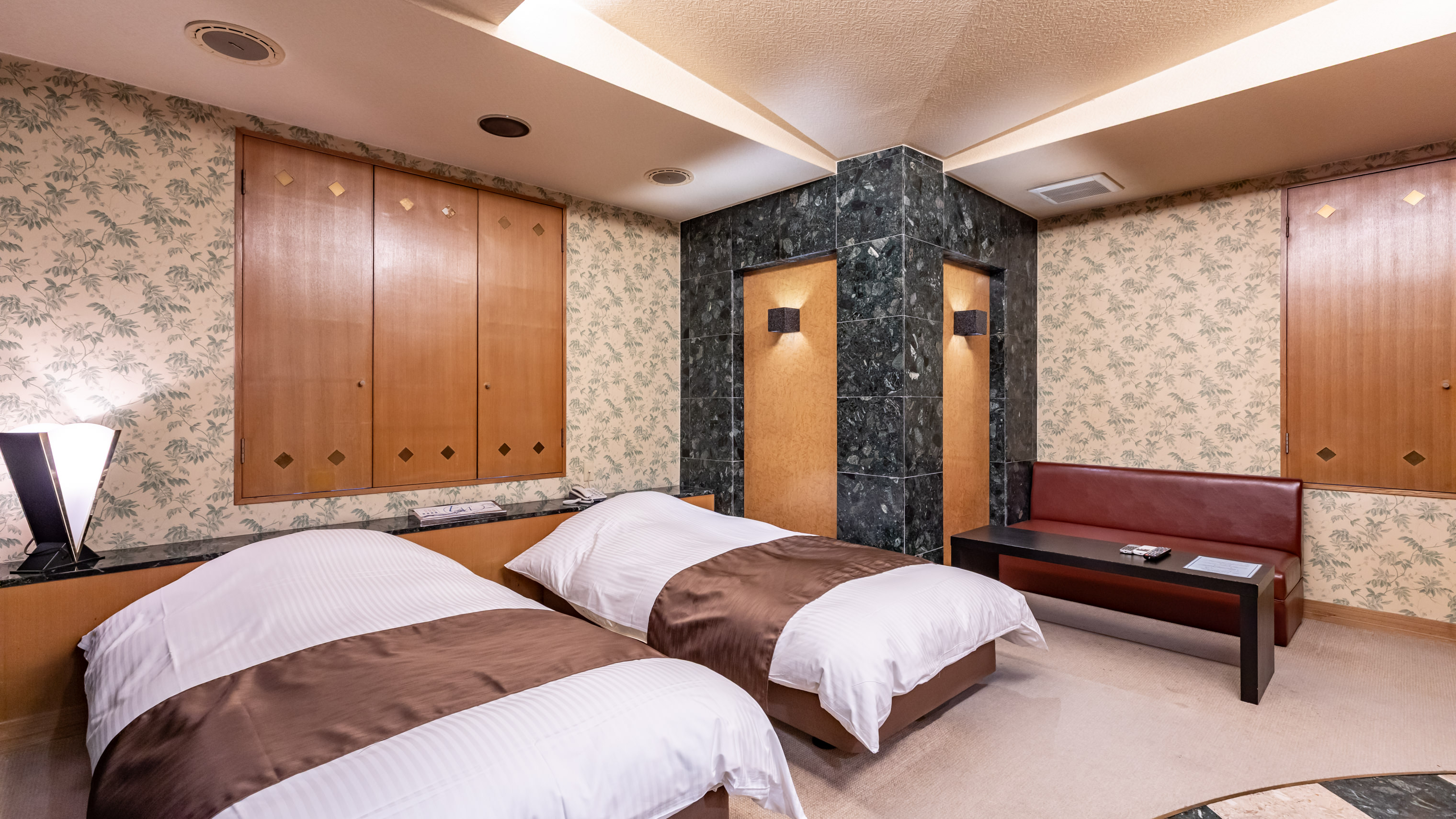 《客室》ツインルーム（一例）