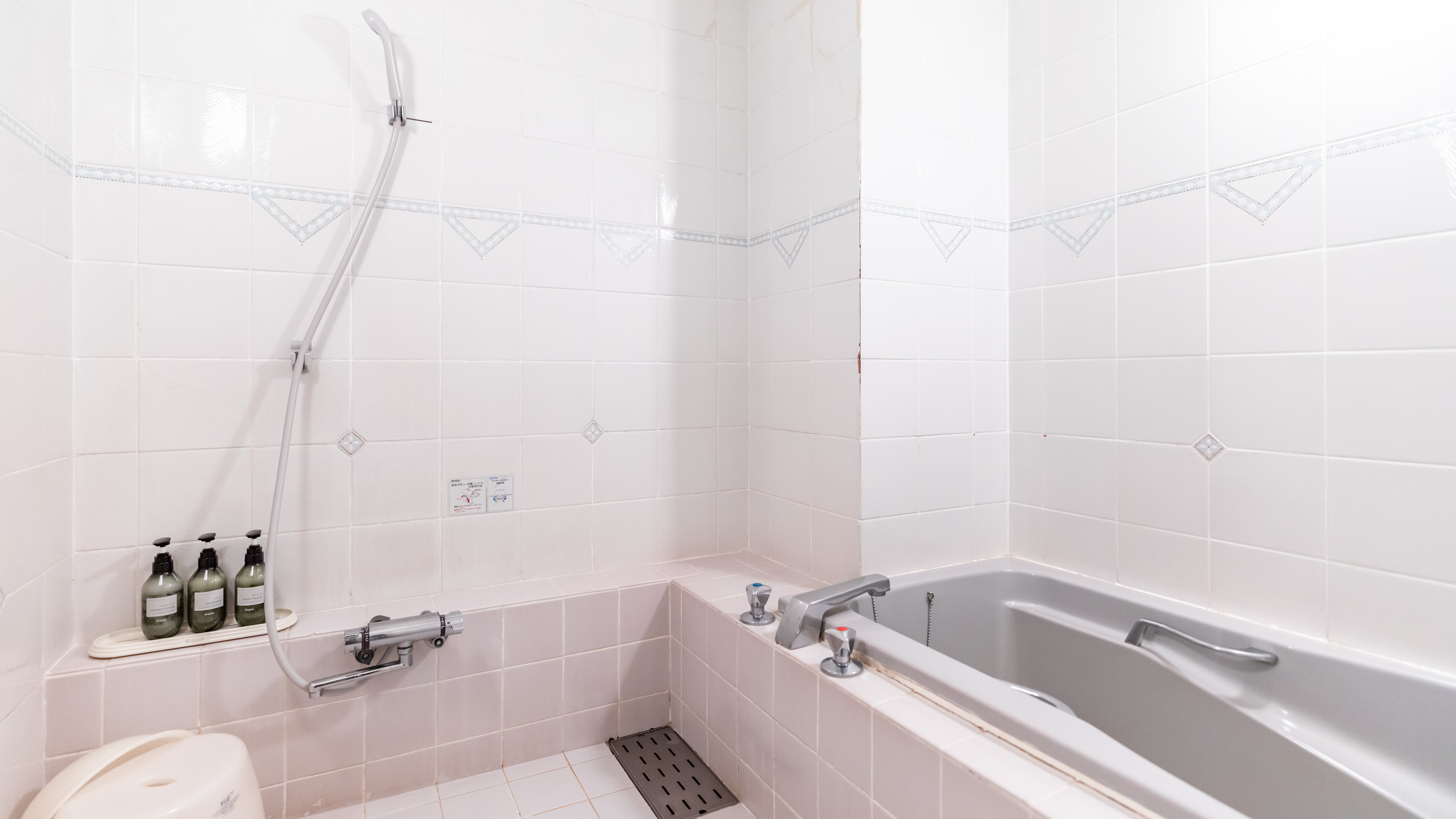 《客室》ツインルーム（一例）