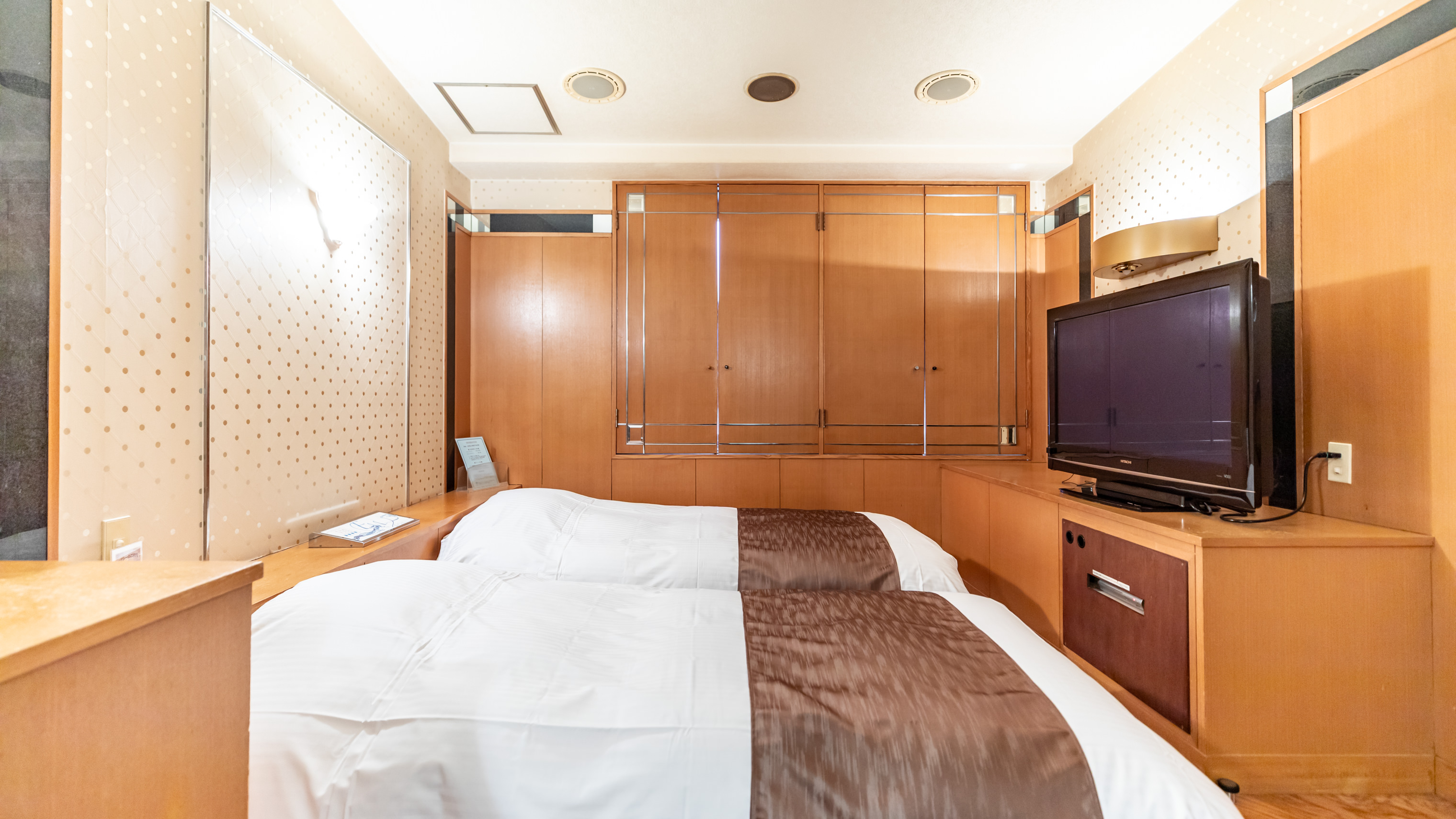 《客室》ツインルーム（一例）