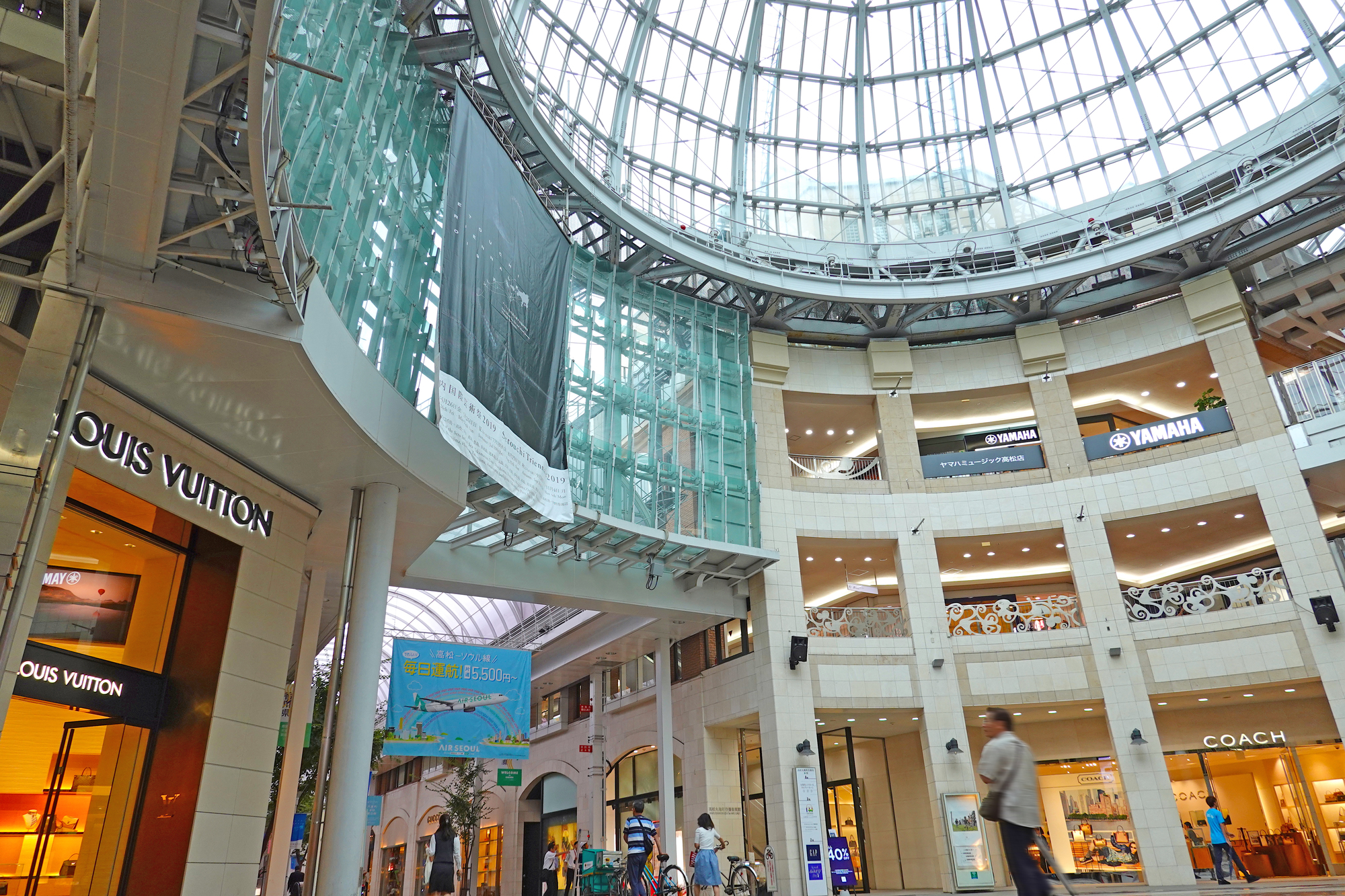 《周辺情報》高松中央商店街は日本一長いアーケード