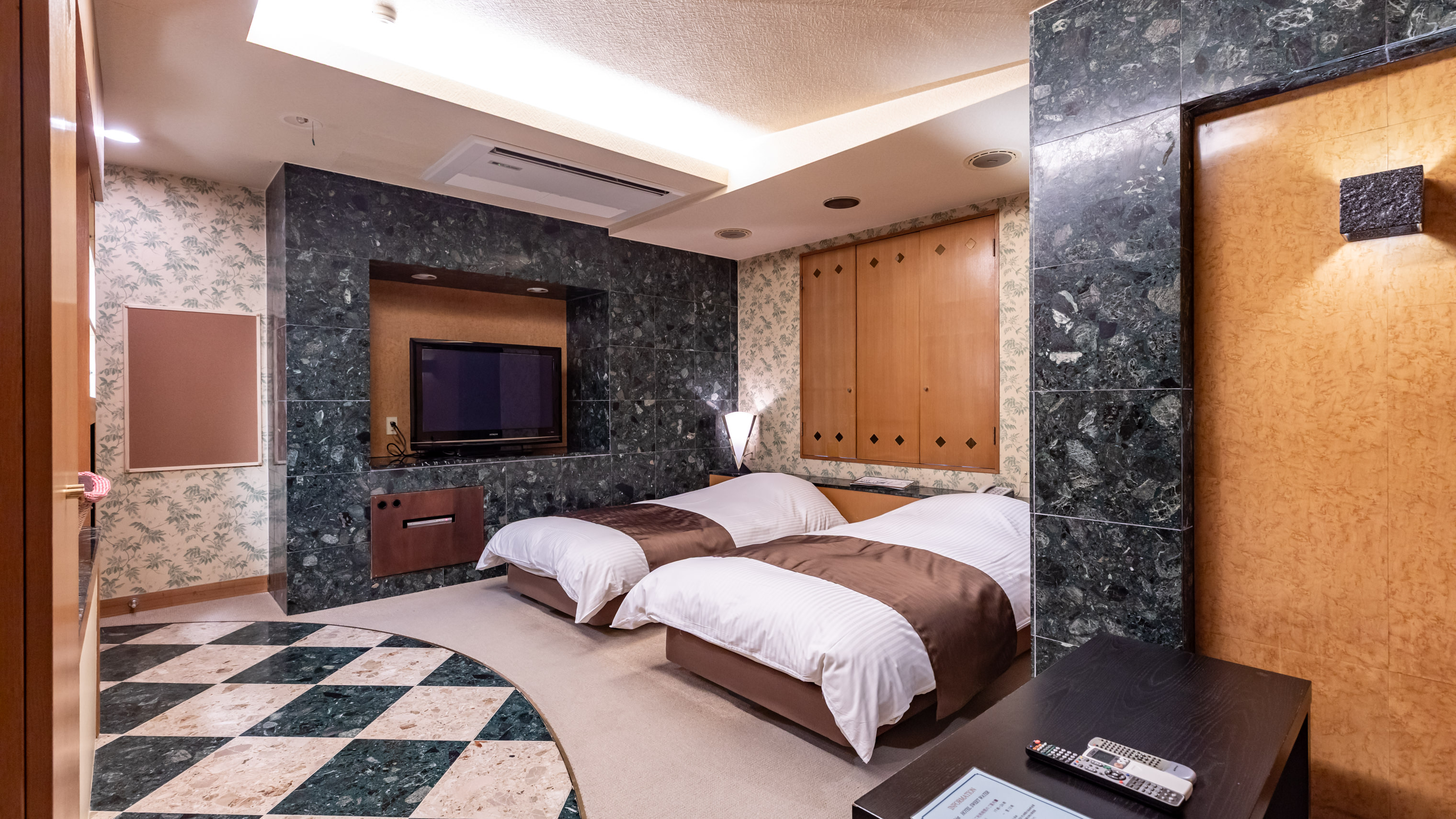 《客室》ツインルーム（一例）