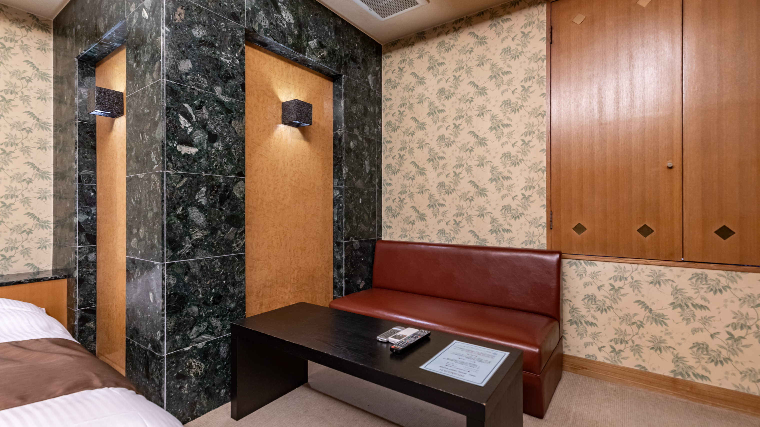 《客室》ツインルーム（一例）