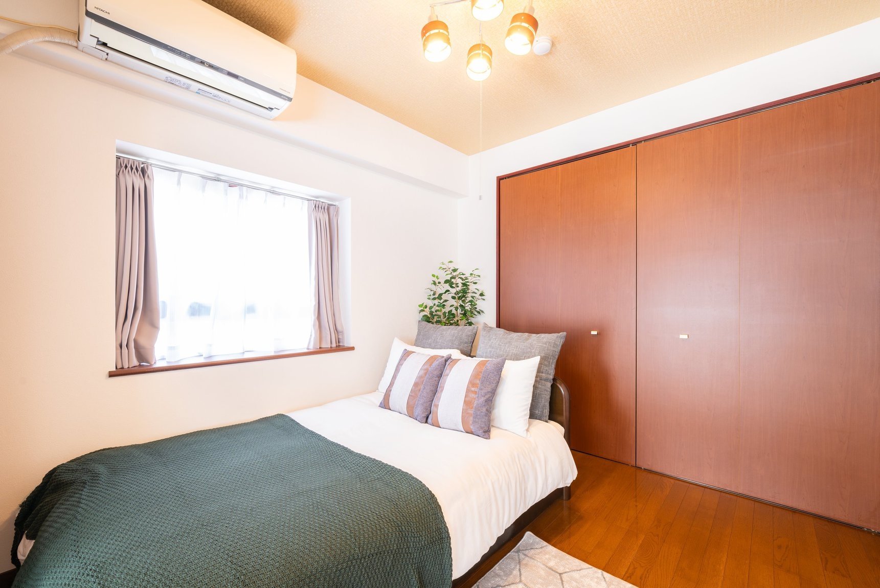 ダブルベッド1台+ソファベッド1台+エキストラベッド1台・4名様でのご利用におすすめ