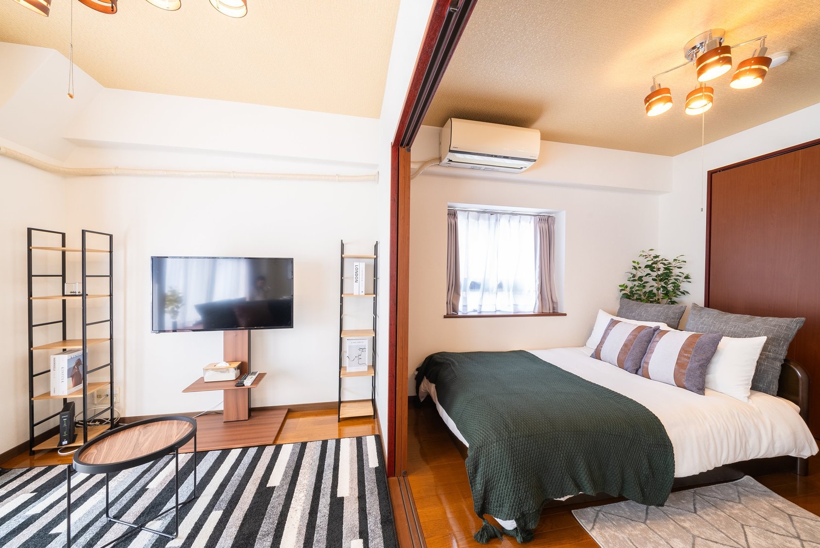 ダブルベッド1台+ソファベッド1台+エキストラベッド1台・4名様でのご利用におすすめ